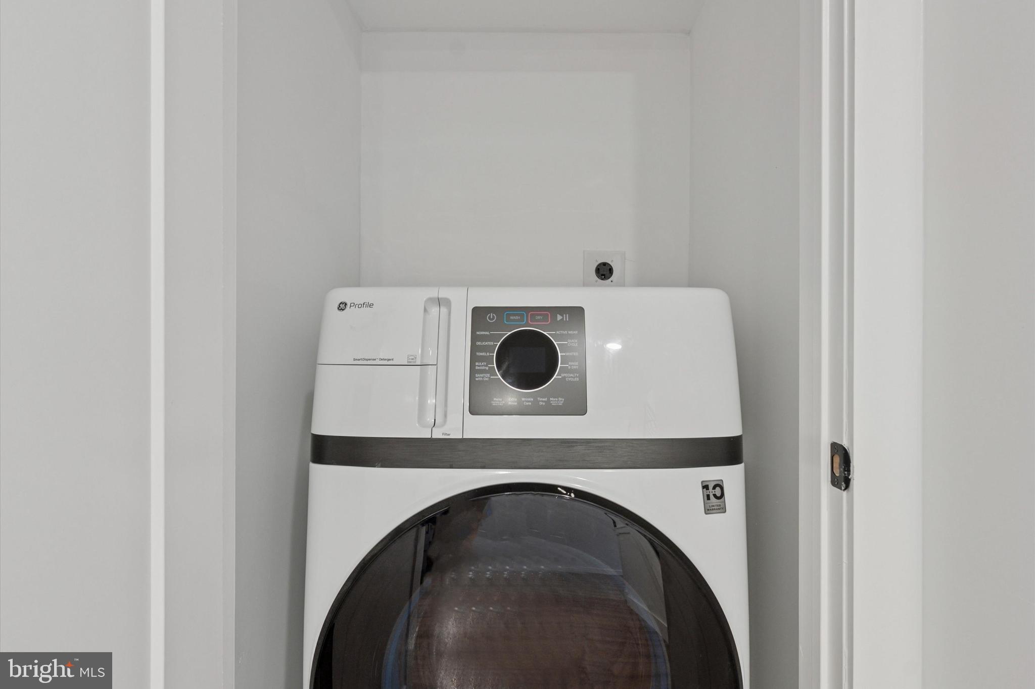 QUEEN VILLAGE - Residential Lease