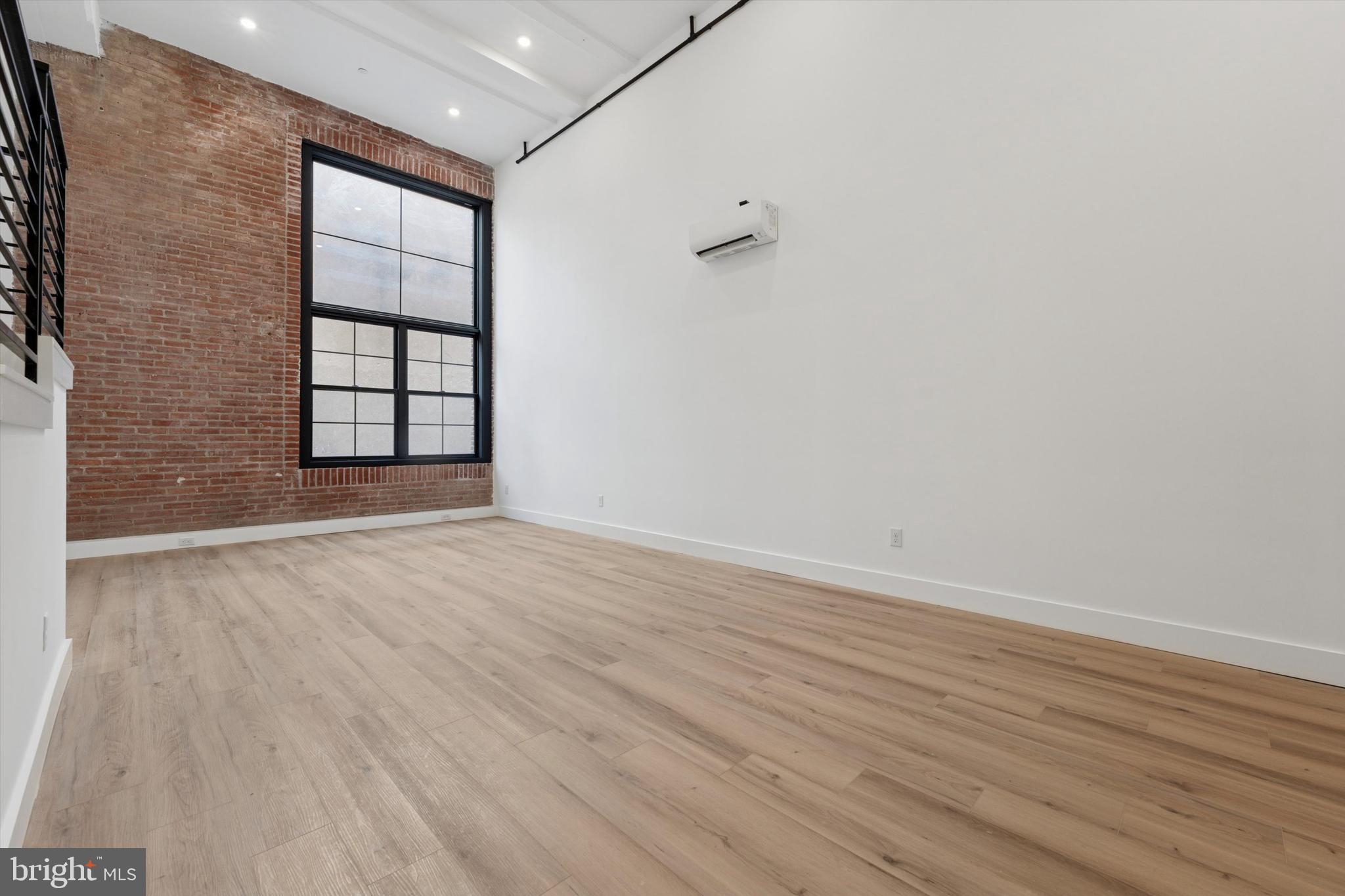 QUEEN VILLAGE - Residential Lease