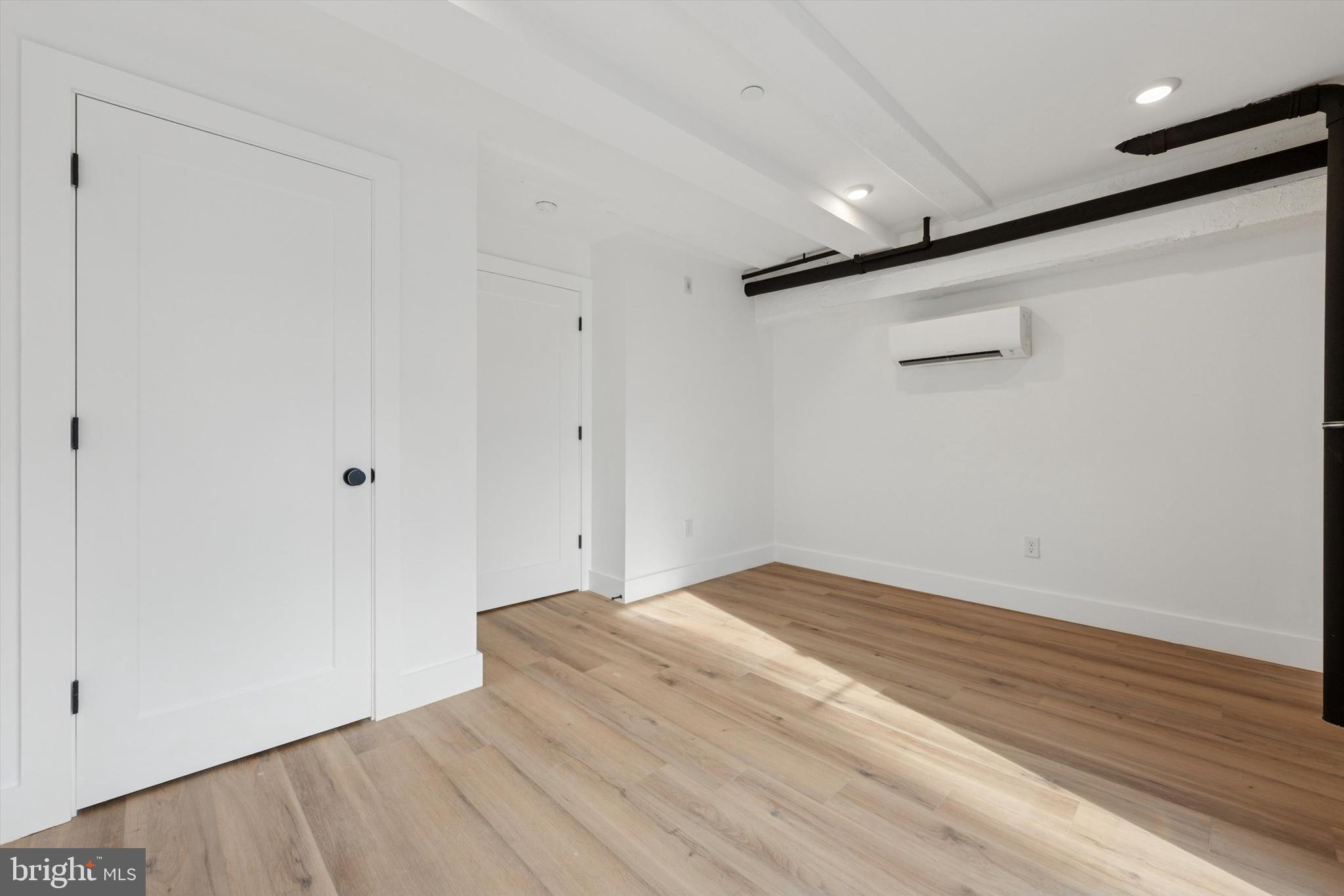 QUEEN VILLAGE - Residential Lease