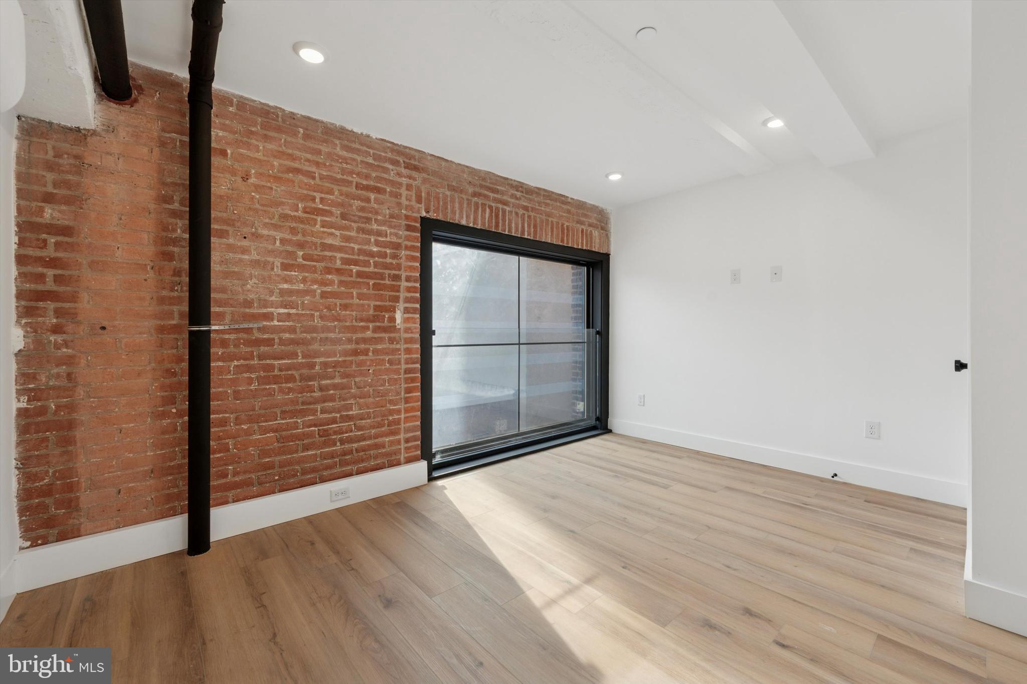QUEEN VILLAGE - Residential Lease