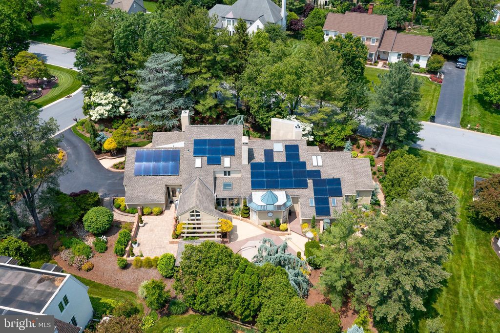 Photo of 1302 Beaconfield Lane, LANCASTER, PA 17601 (MLS # PALA2074050)