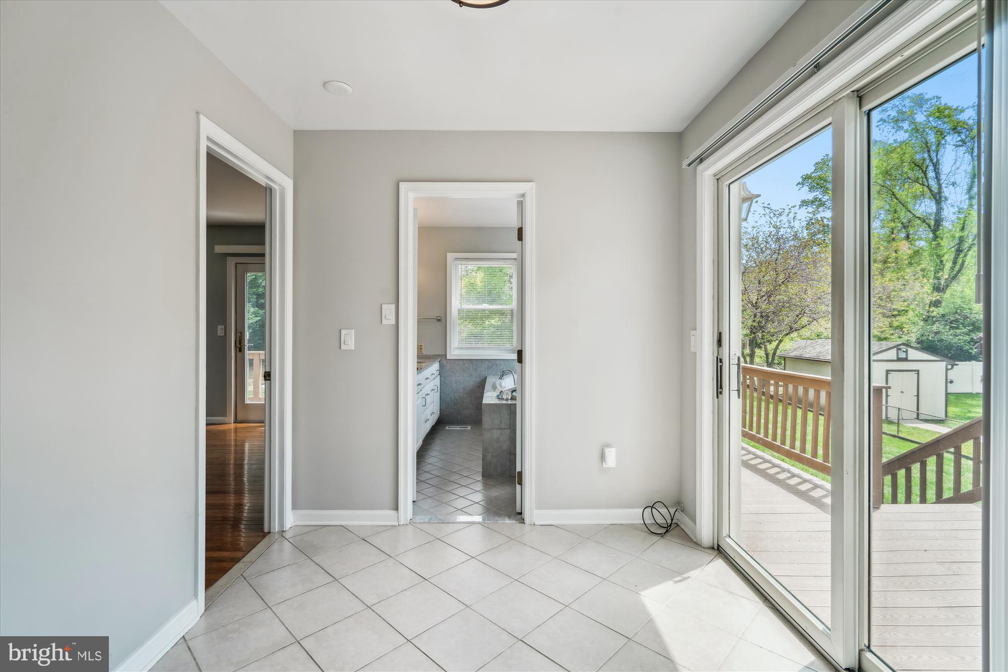 HILLSMERE SHORES - Residential Lease