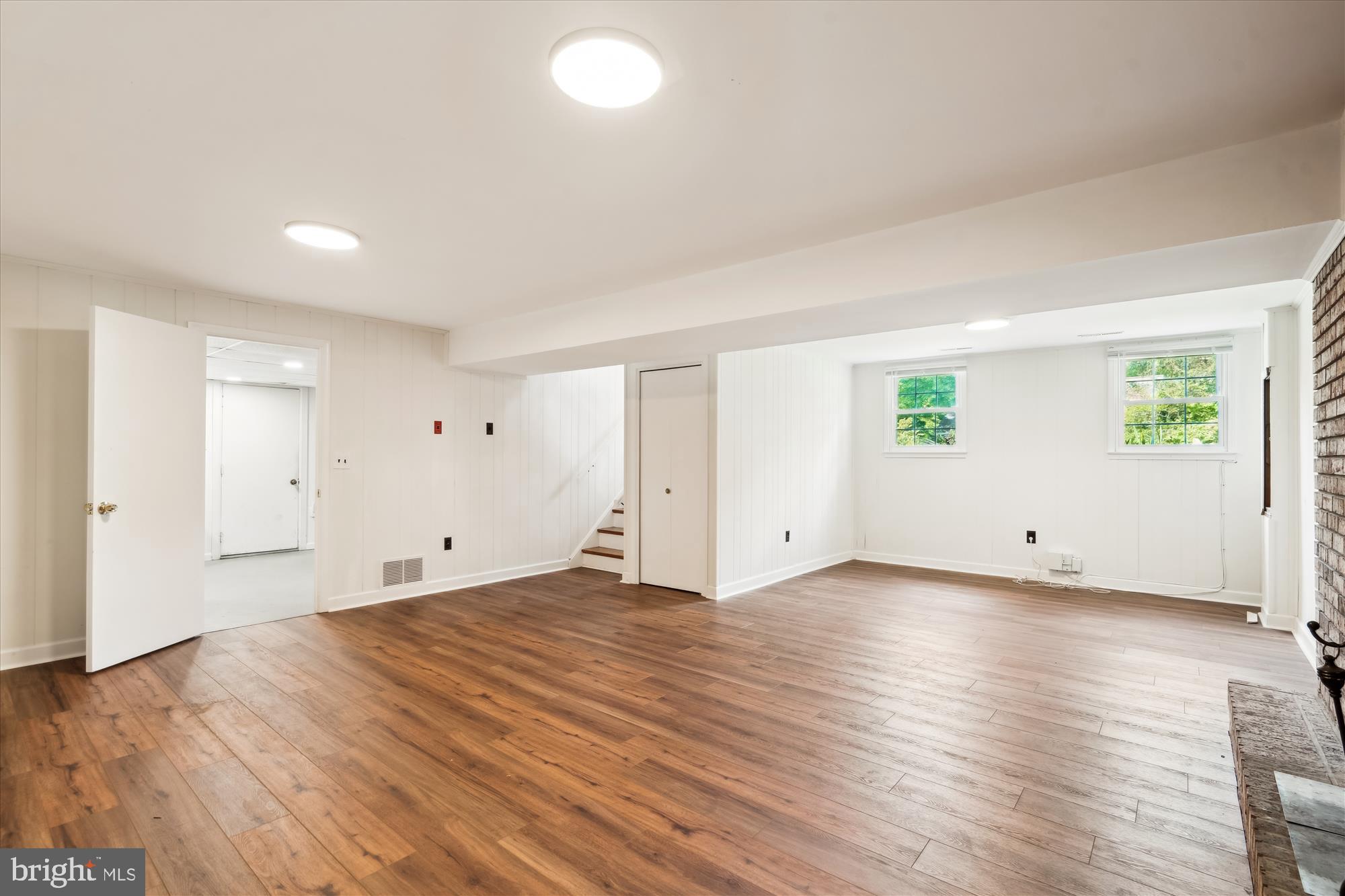 HILLSMERE SHORES - Residential Lease