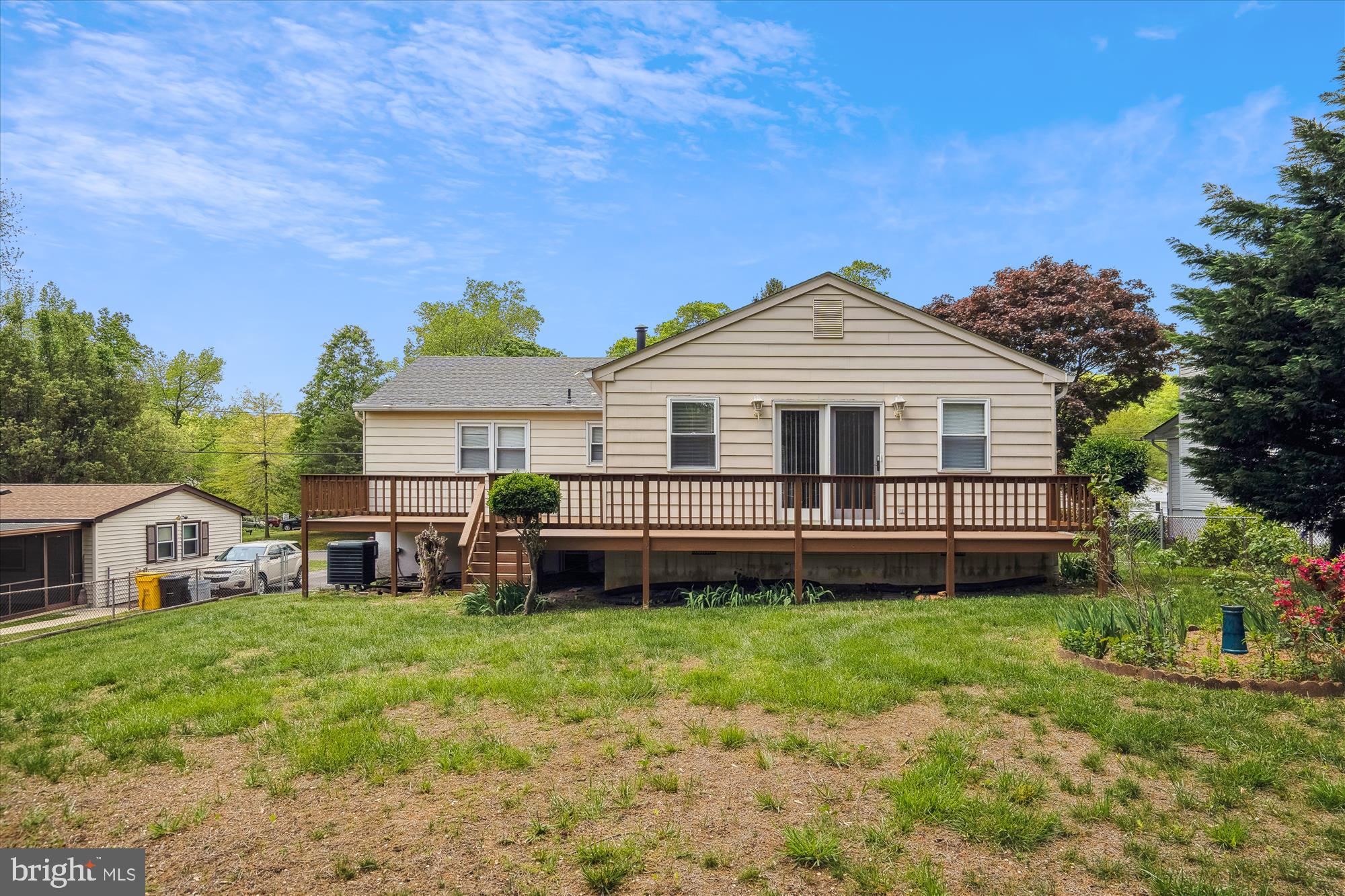 HILLSMERE SHORES - Residential Lease