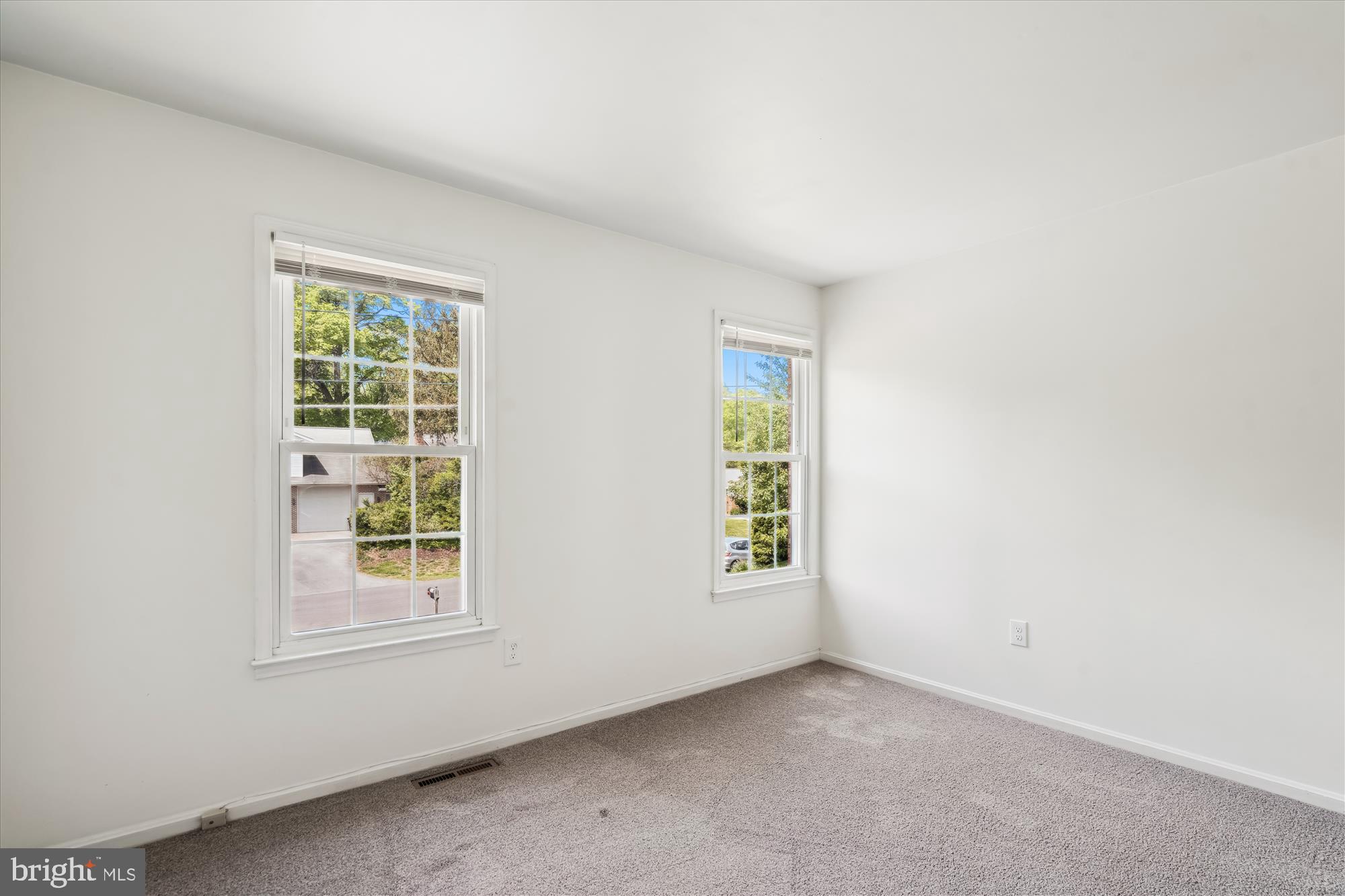 HILLSMERE SHORES - Residential Lease