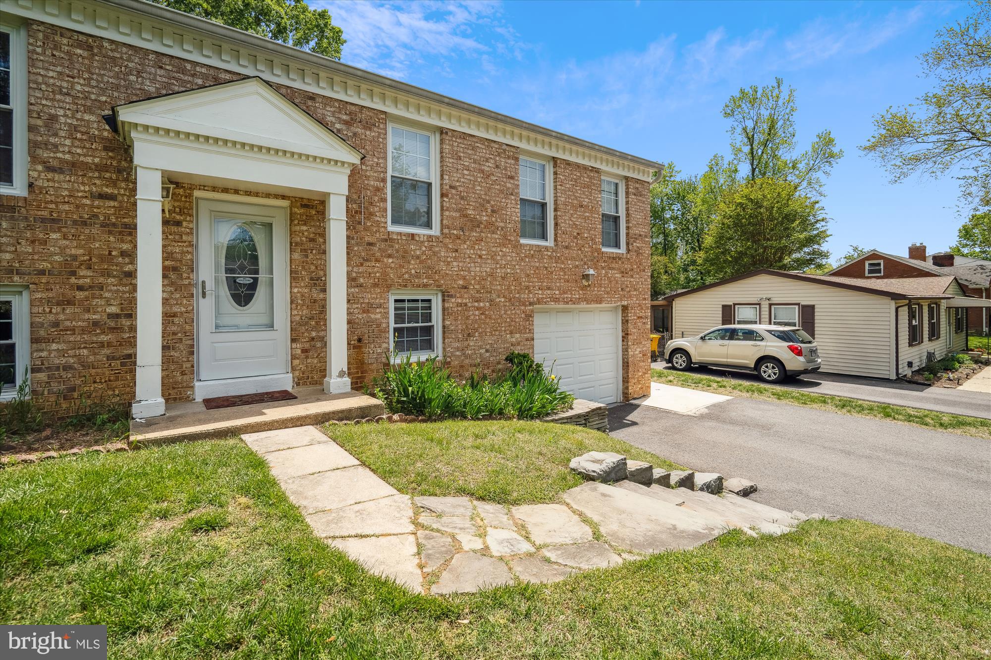 HILLSMERE SHORES - Residential Lease