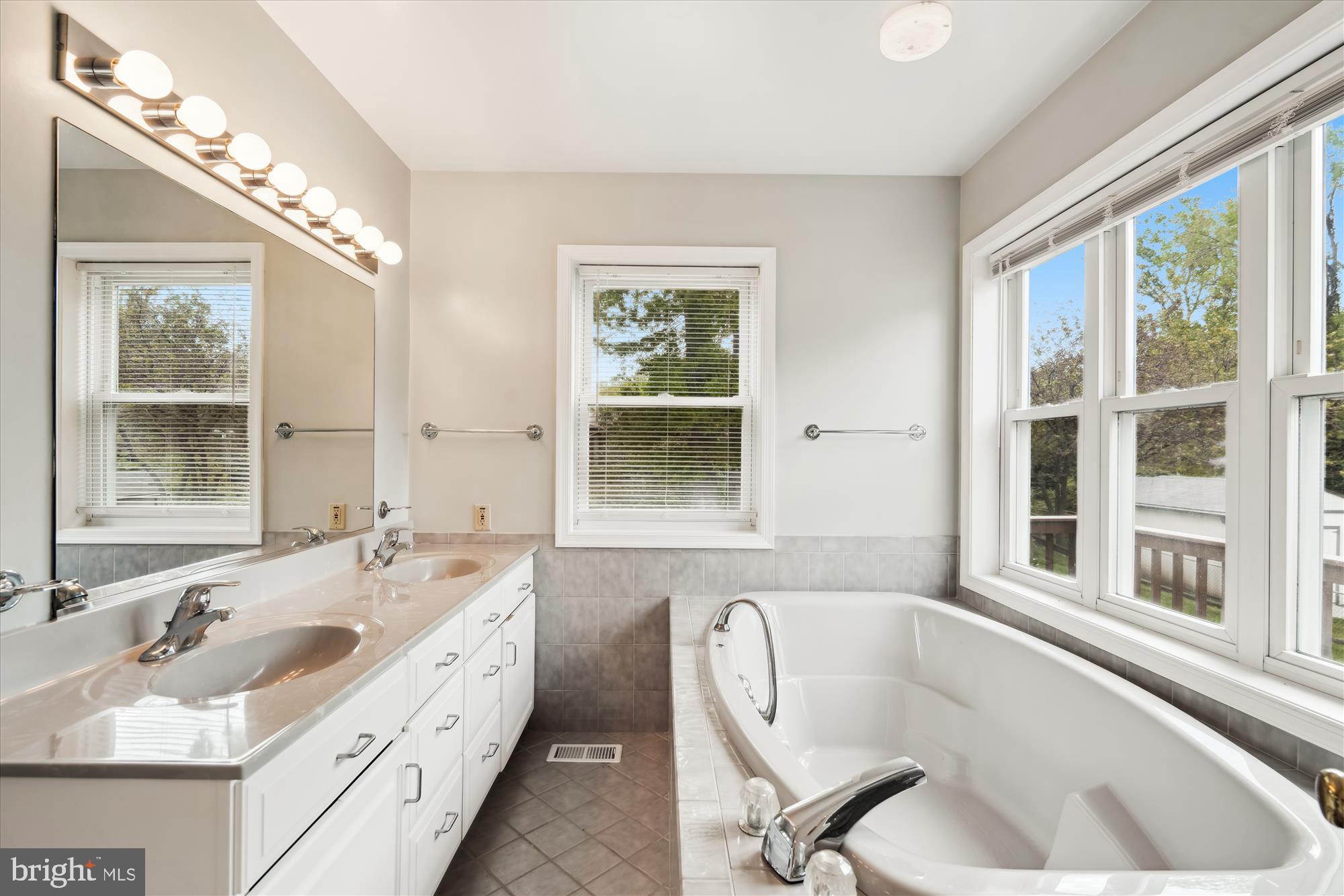 HILLSMERE SHORES - Residential Lease