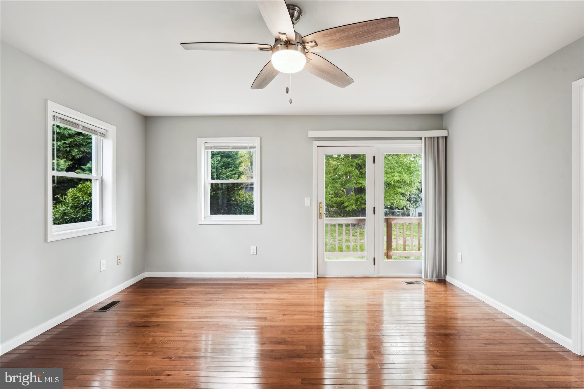 HILLSMERE SHORES - Residential Lease