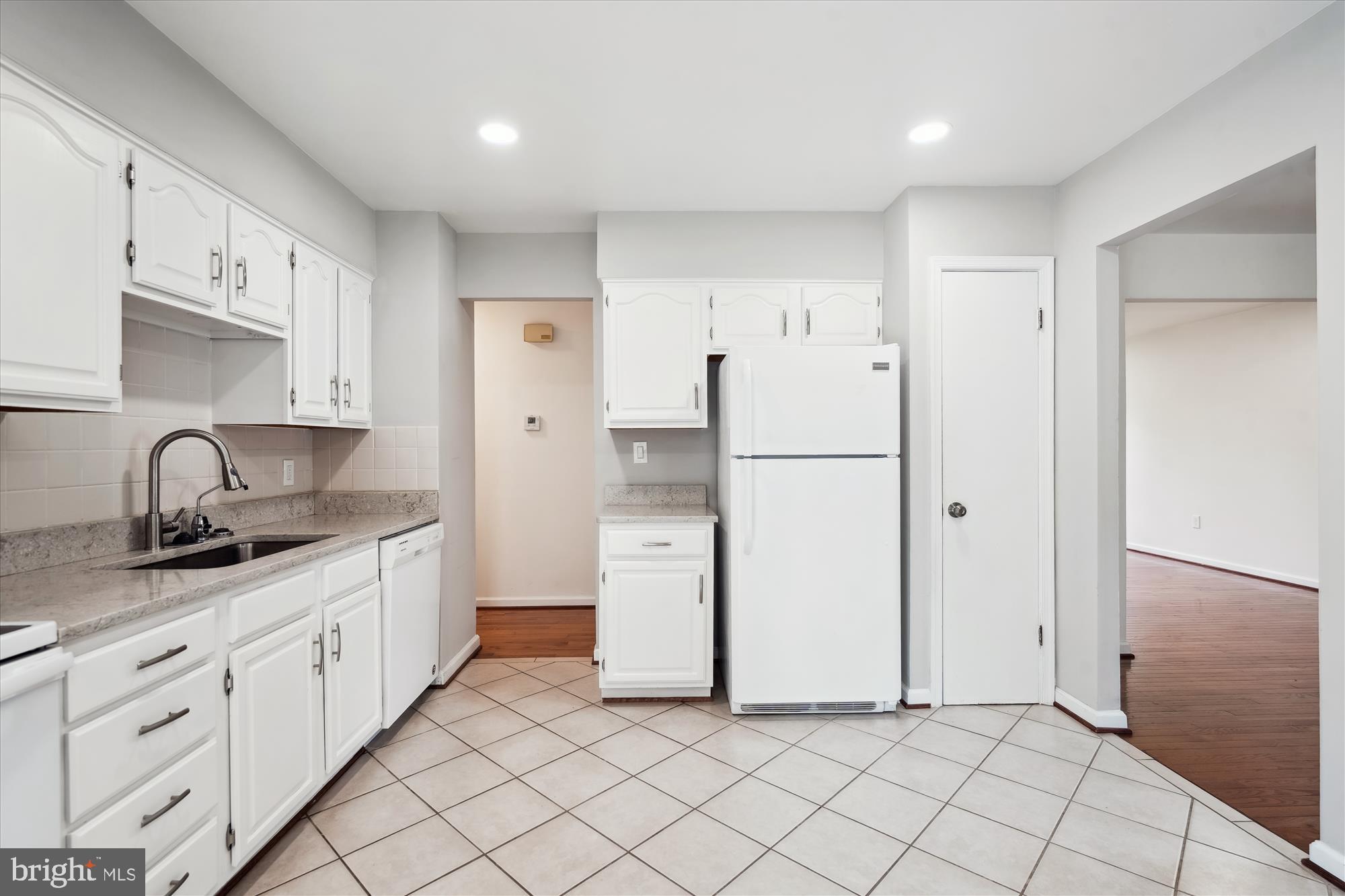 HILLSMERE SHORES - Residential Lease