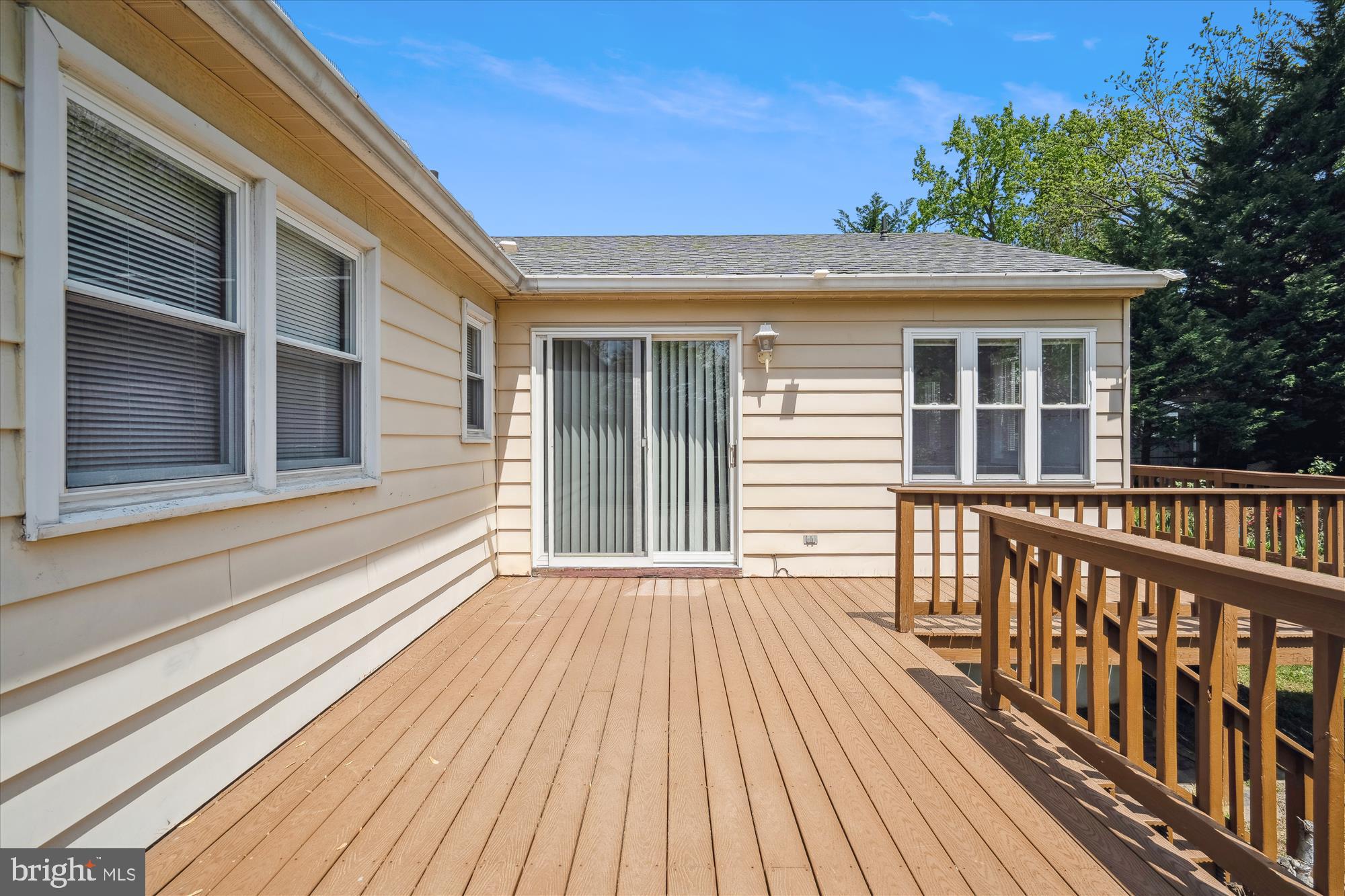 HILLSMERE SHORES - Residential Lease