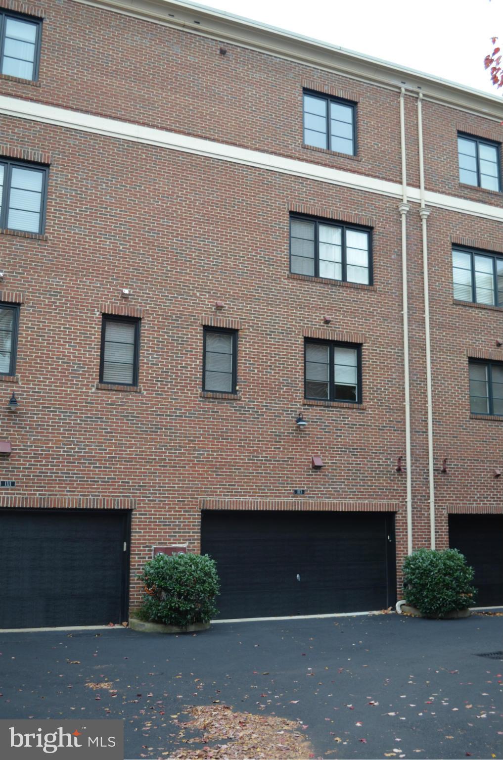 BRADDOCK LOFTS - Residential Lease