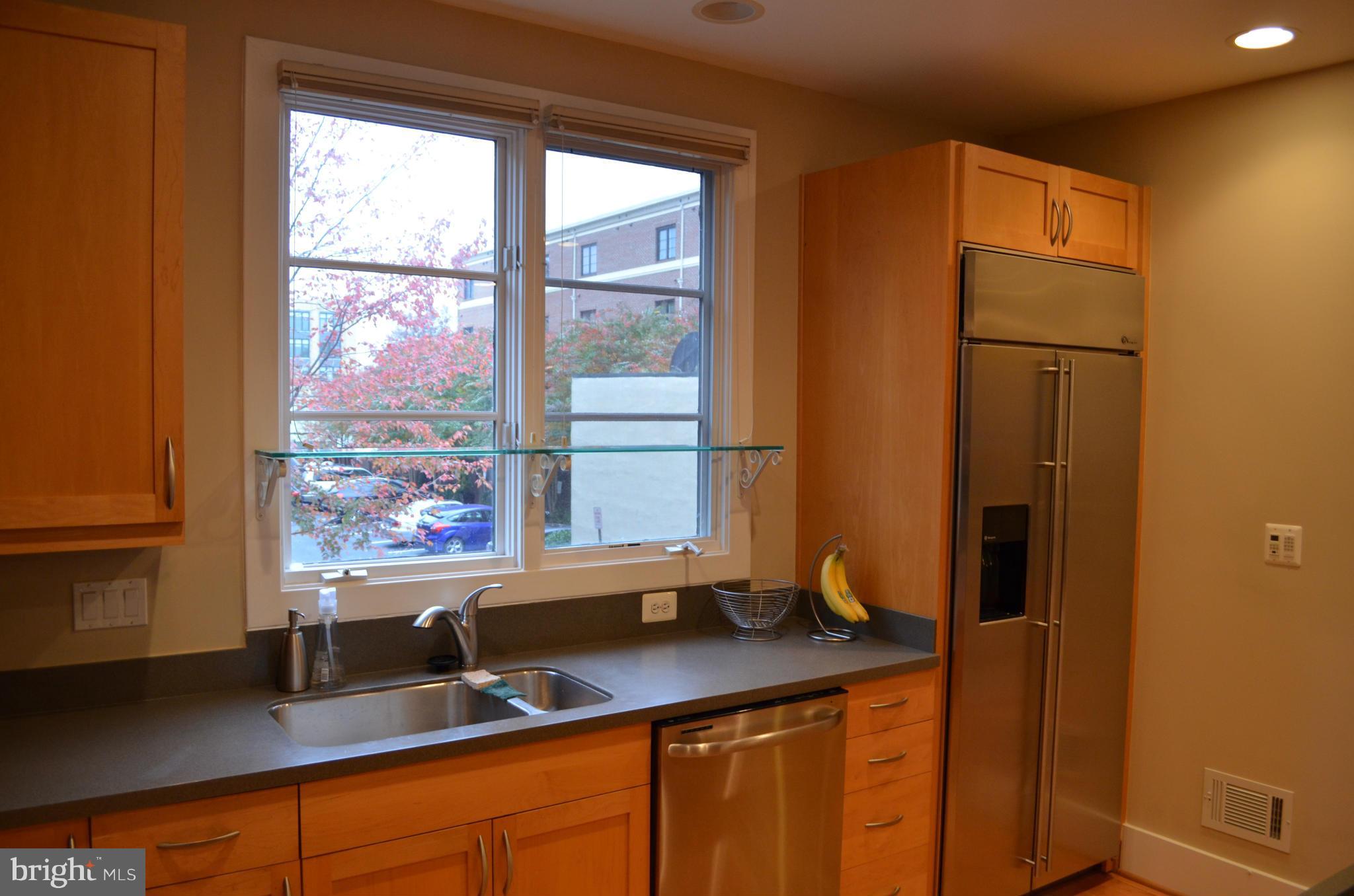 BRADDOCK LOFTS - Residential Lease