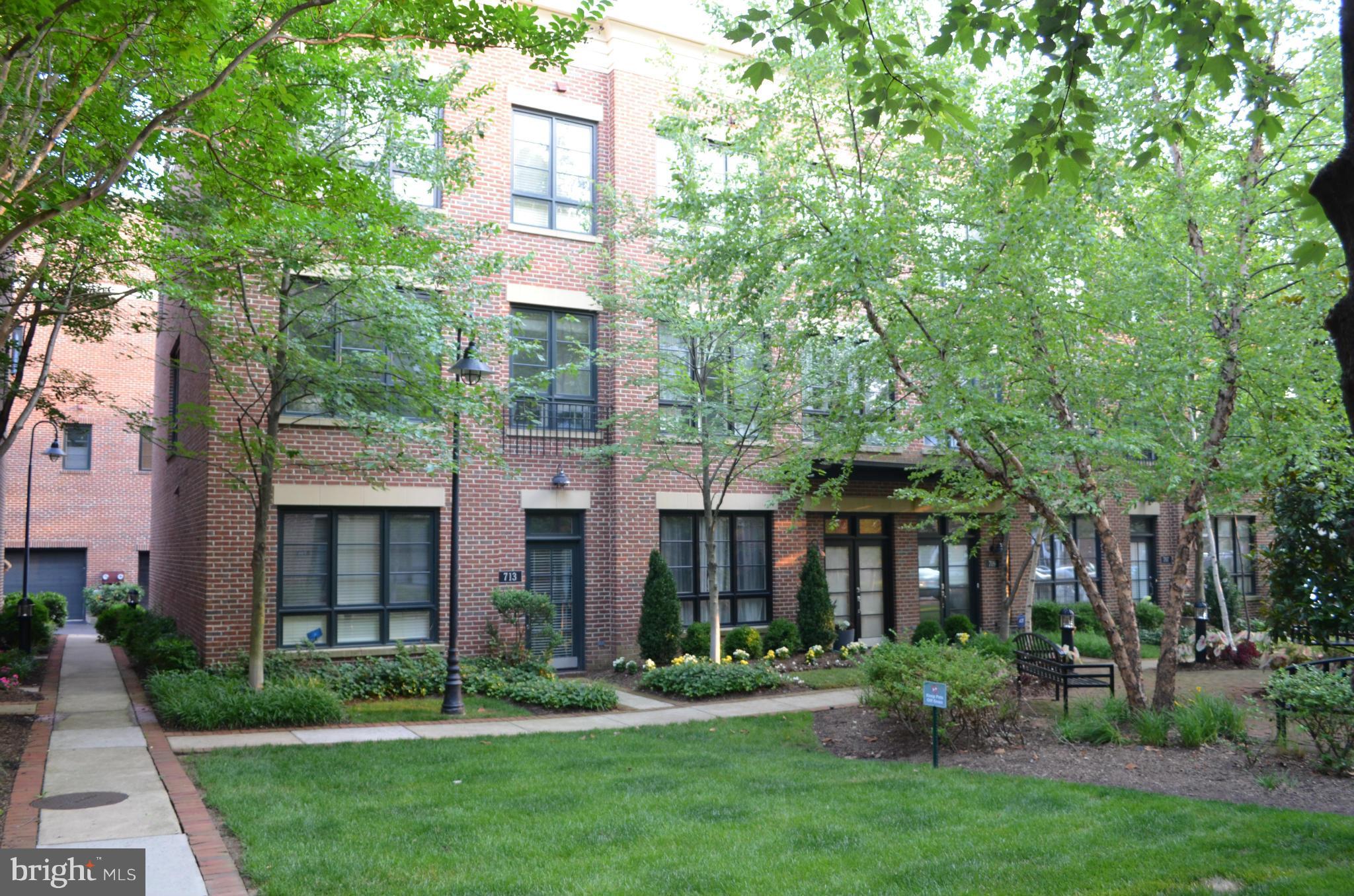 BRADDOCK LOFTS - Residential Lease