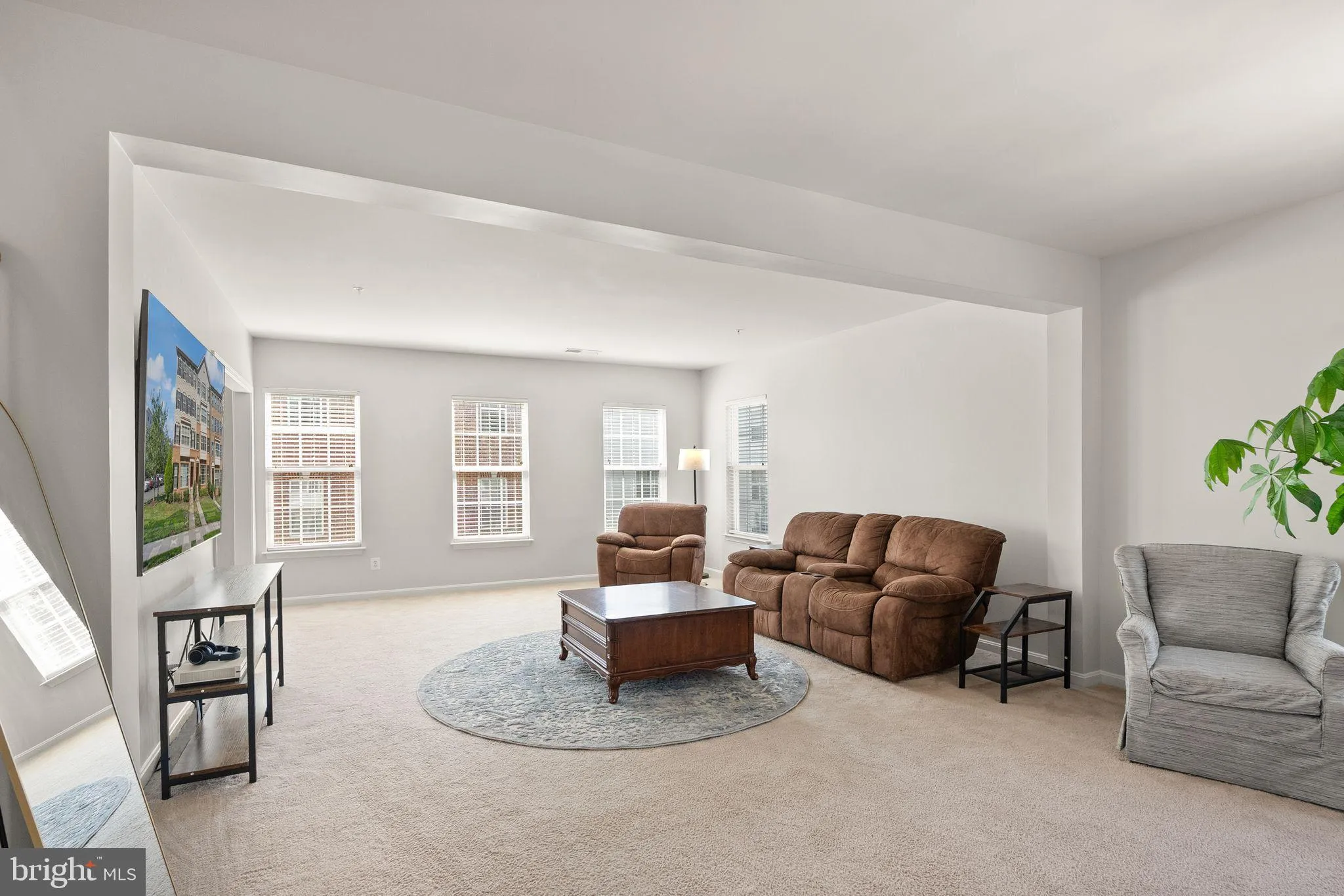 Haymarket, Virginia 20169, United States, 3 Bedrooms Bedrooms, ,3 BathroomsBathrooms,Residential,Active,202093