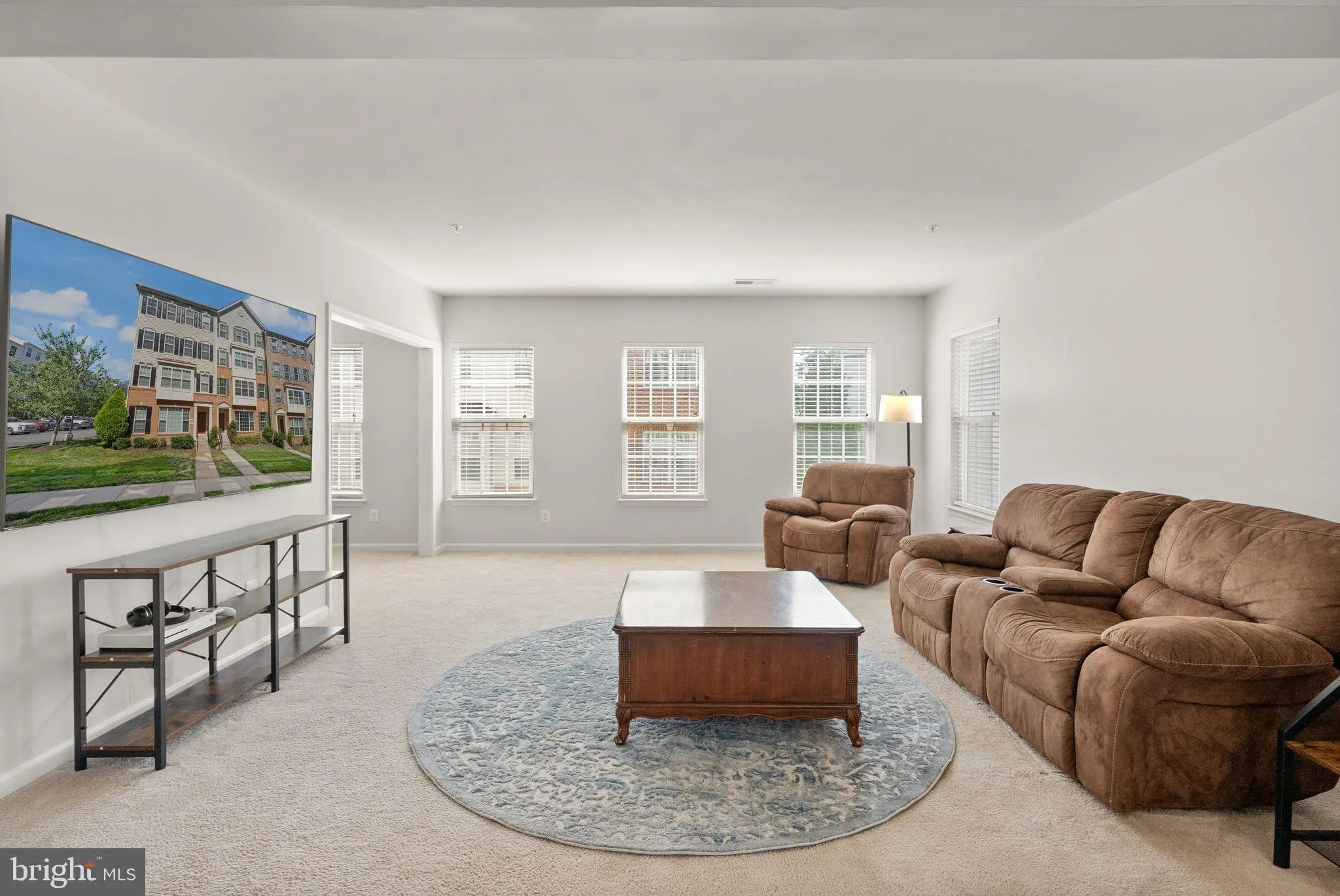 Haymarket, Virginia 20169, United States, 3 Bedrooms Bedrooms, ,3 BathroomsBathrooms,Residential,Active,202093