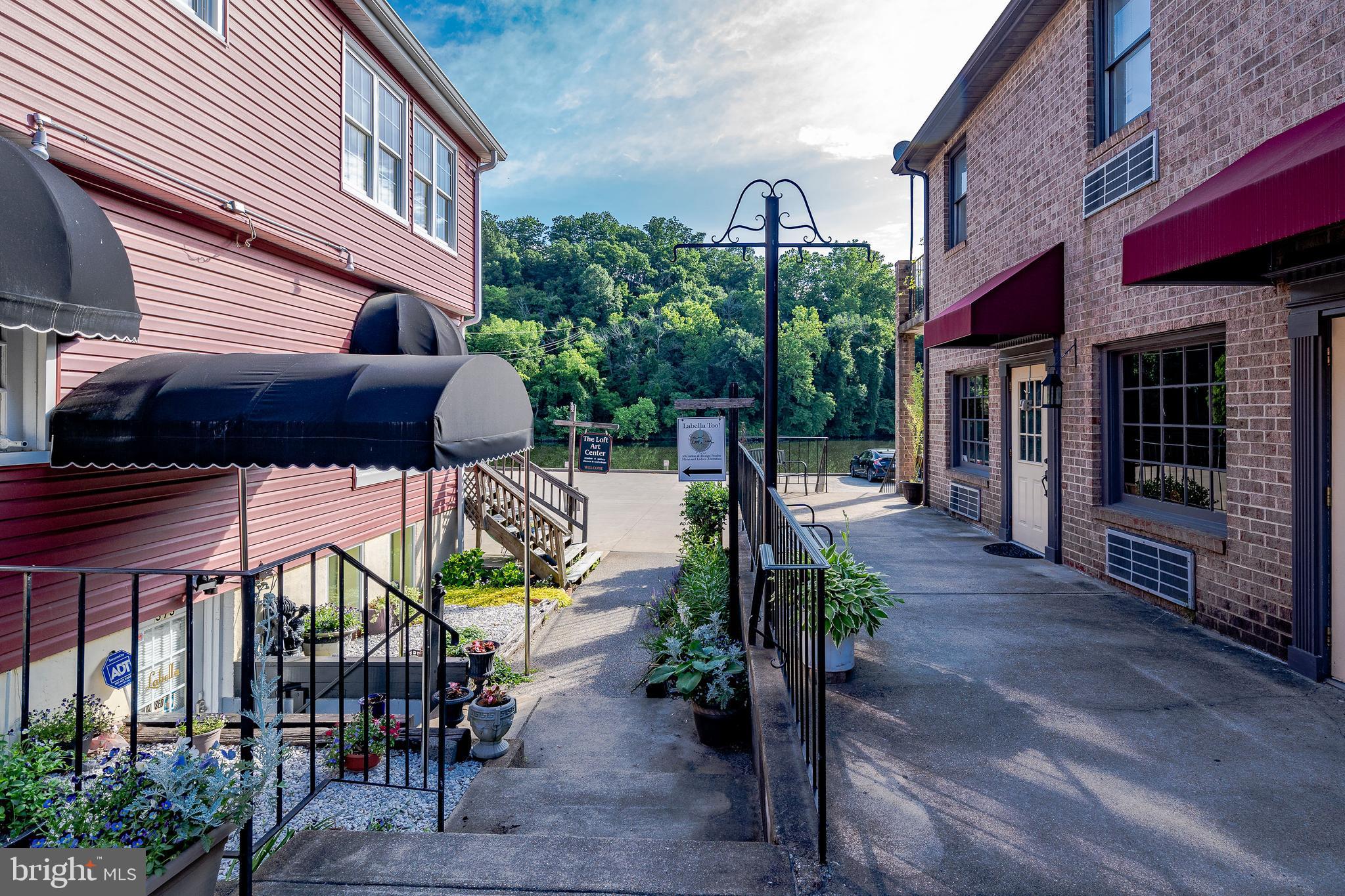 OCCOQUAN RIDGE CONDO - Residential