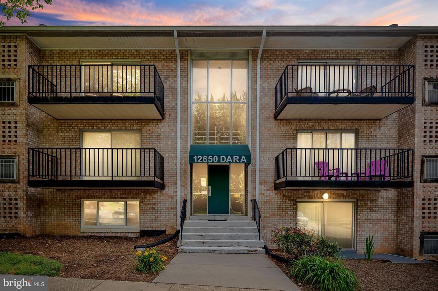 Beautiful, light-filled, open floor plan Occoquan Ridge 1-bedroom balcony unit. Large living, dining combo. Granite countertops, gas stove and black appliances. Laundry facilities and extra storage room conveniently located in the building. All utilities and cable are included in the monthly fee.  Heat & AC are controlled from within the condo, not by the building. Community amenities include an outdoor pool, playground, dog park, and on-site management. Close to Rt 123, I-95, commuter lot and VRE Station. Just a few blocks to all the shops and restaurants historic Occoquan has to offer as well as the Occoquan River.