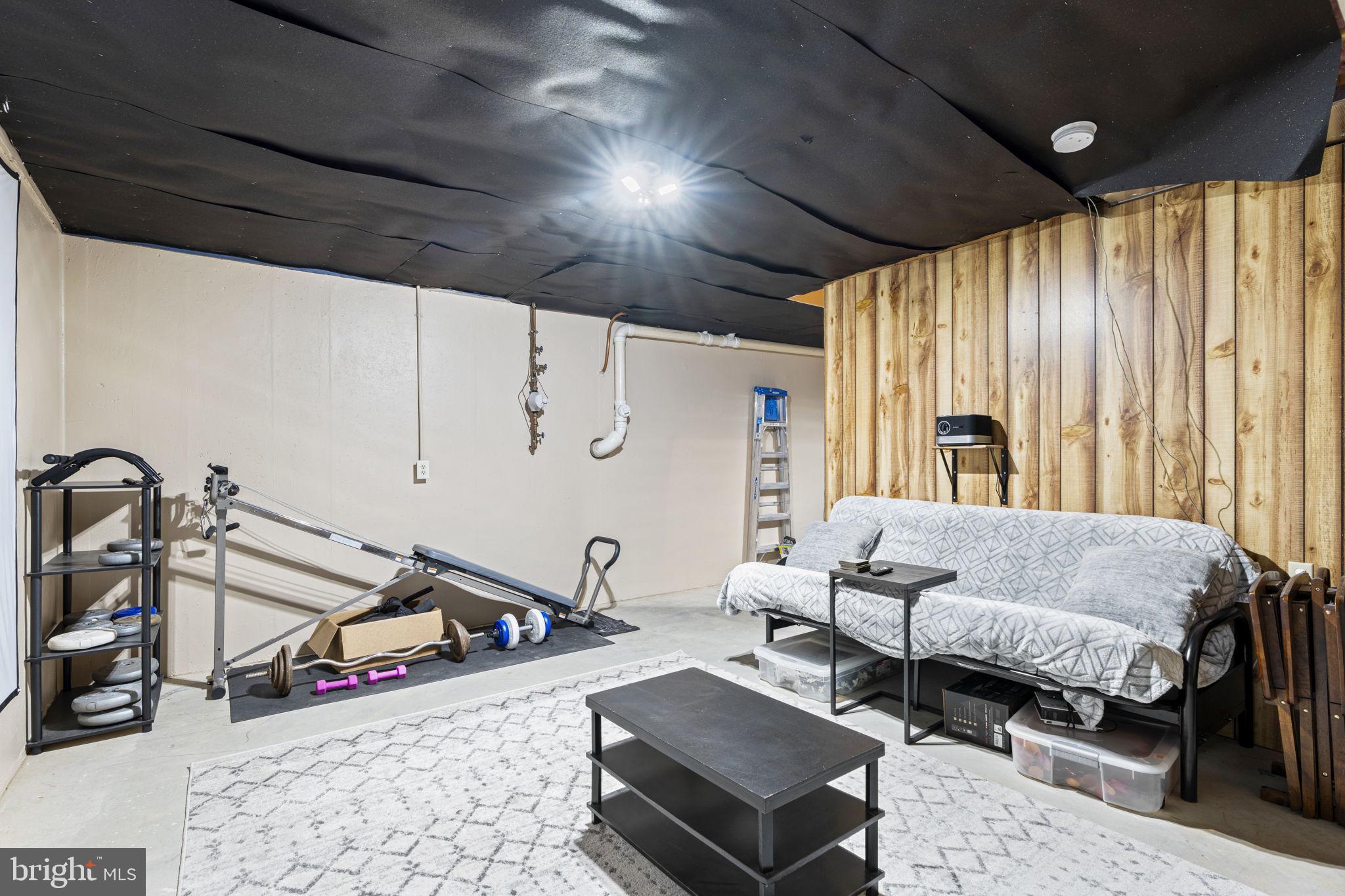 HICKORY HILLS - Residential