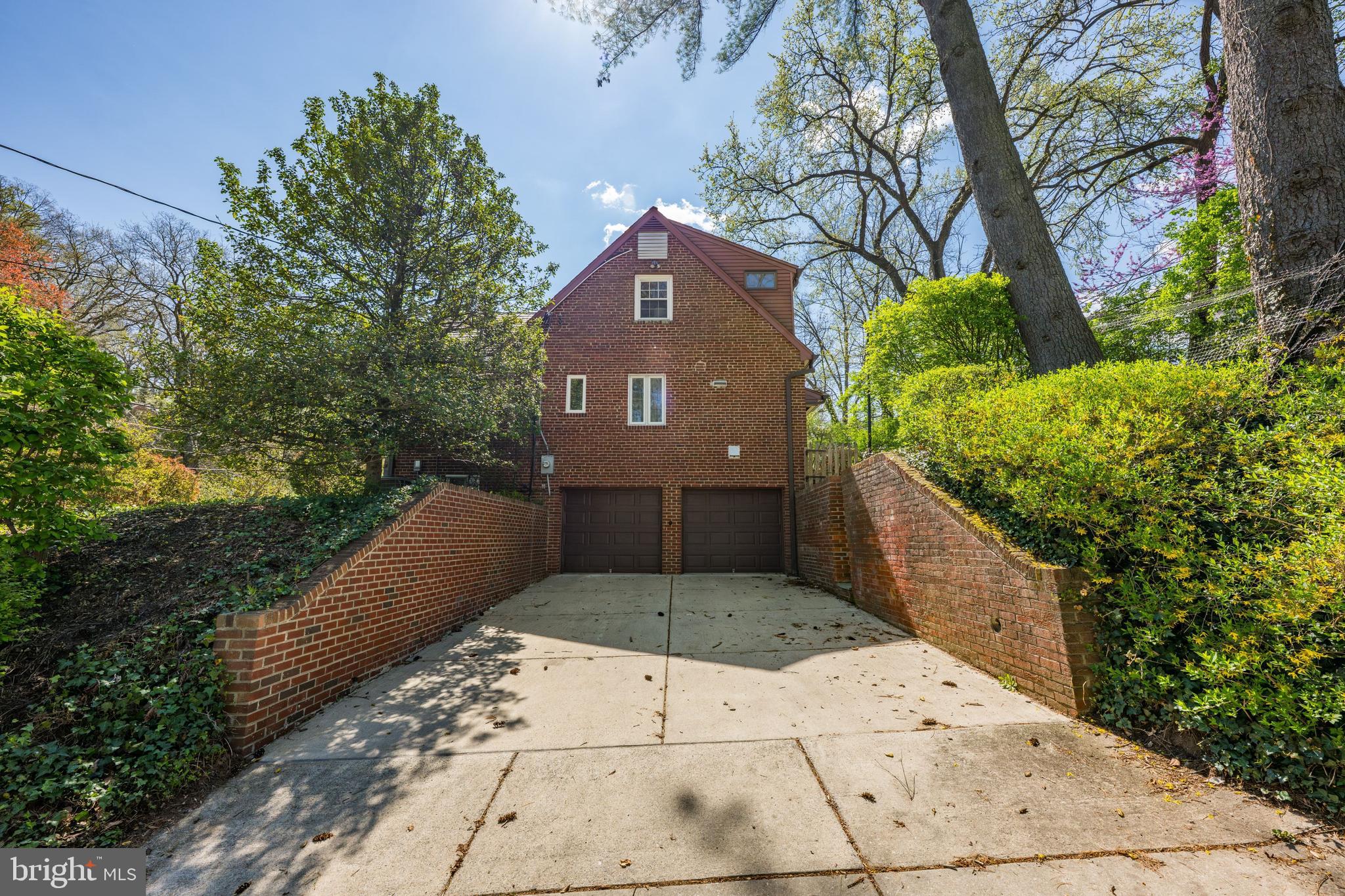 RIDGEWOOD VILLAGE - Residential