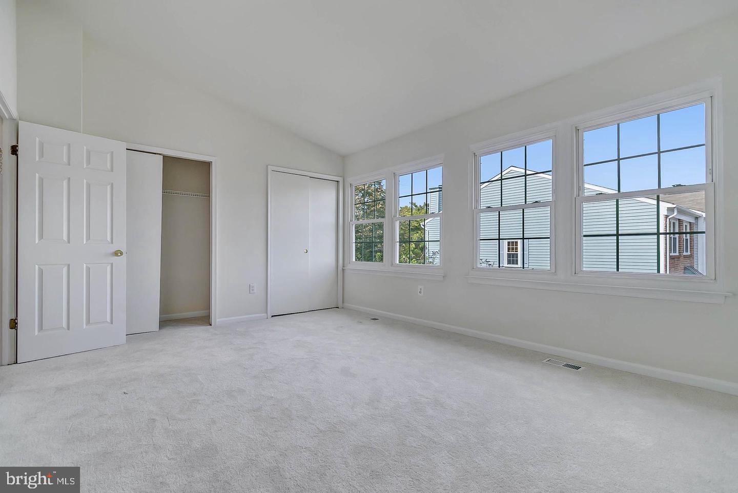 CALVERTON - Residential