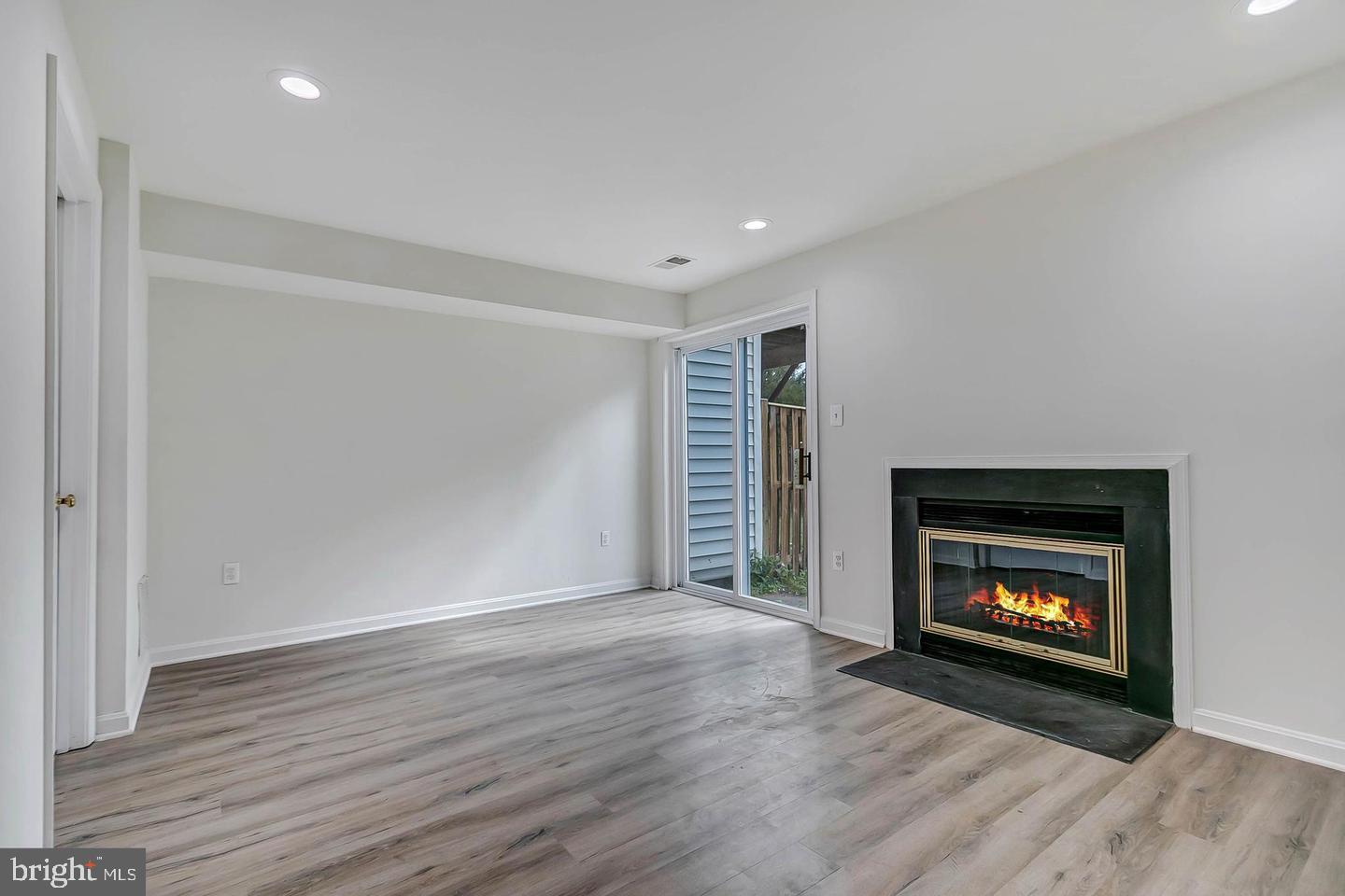 CALVERTON - Residential