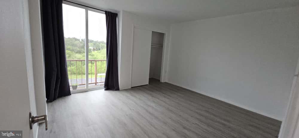 SPRING MOUNT SUMMI - Residential Lease