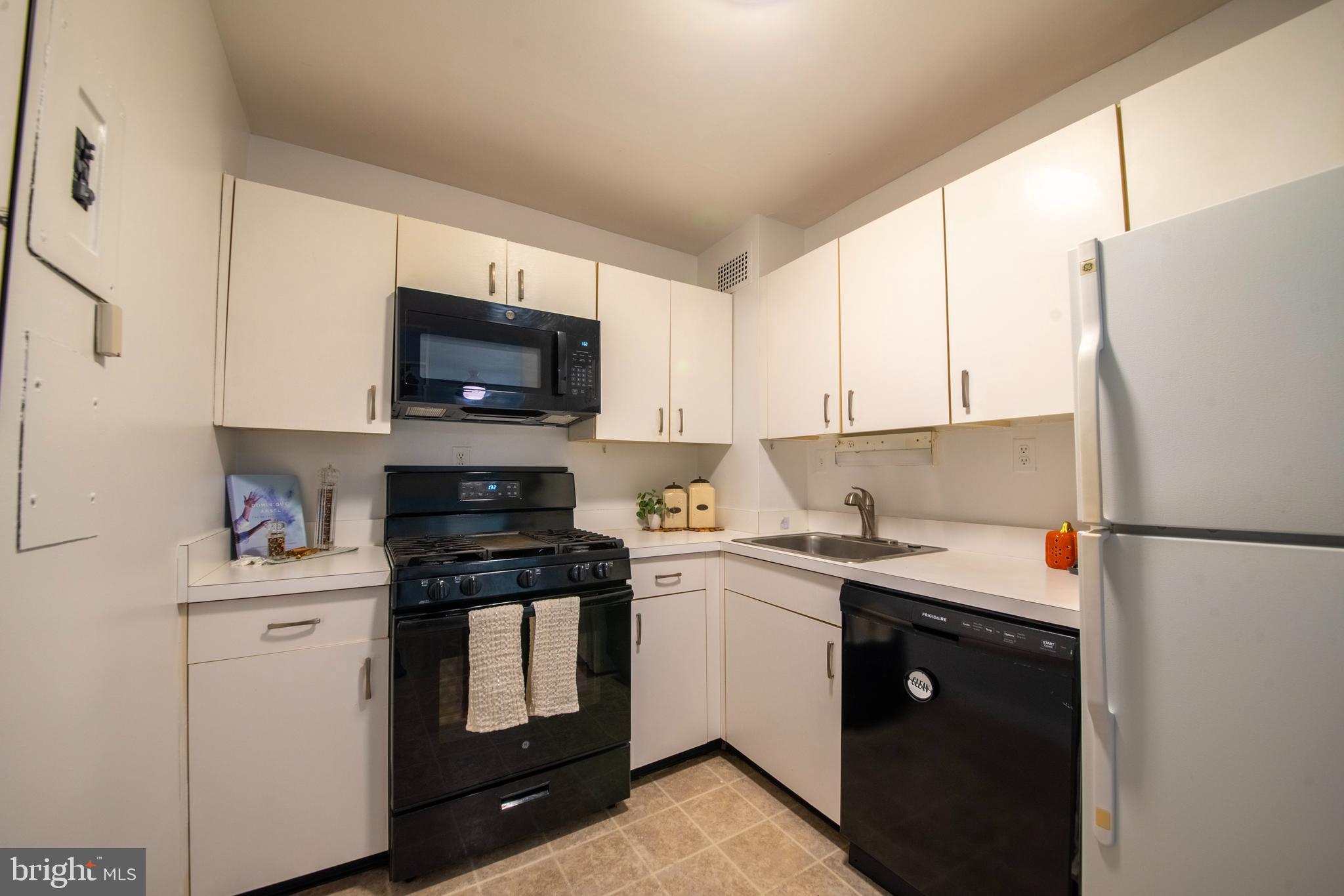 PIKESVILLE - Residential