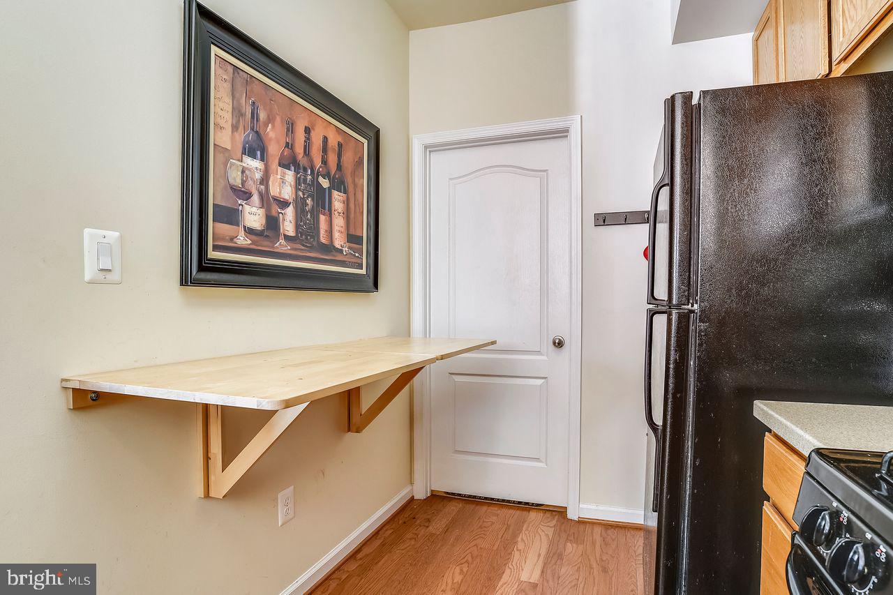 CHATSWORTH VILLAGE CONDO - Residential