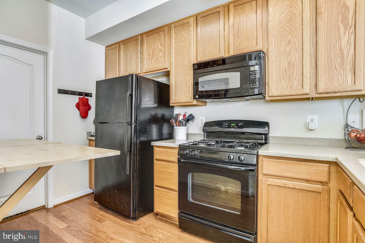 CHATSWORTH VILLAGE CONDO - Residential