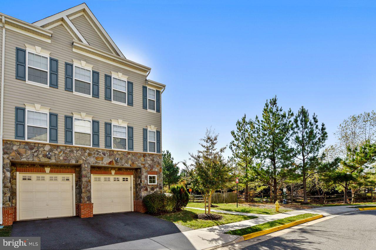 CHATSWORTH VILLAGE CONDO - Residential