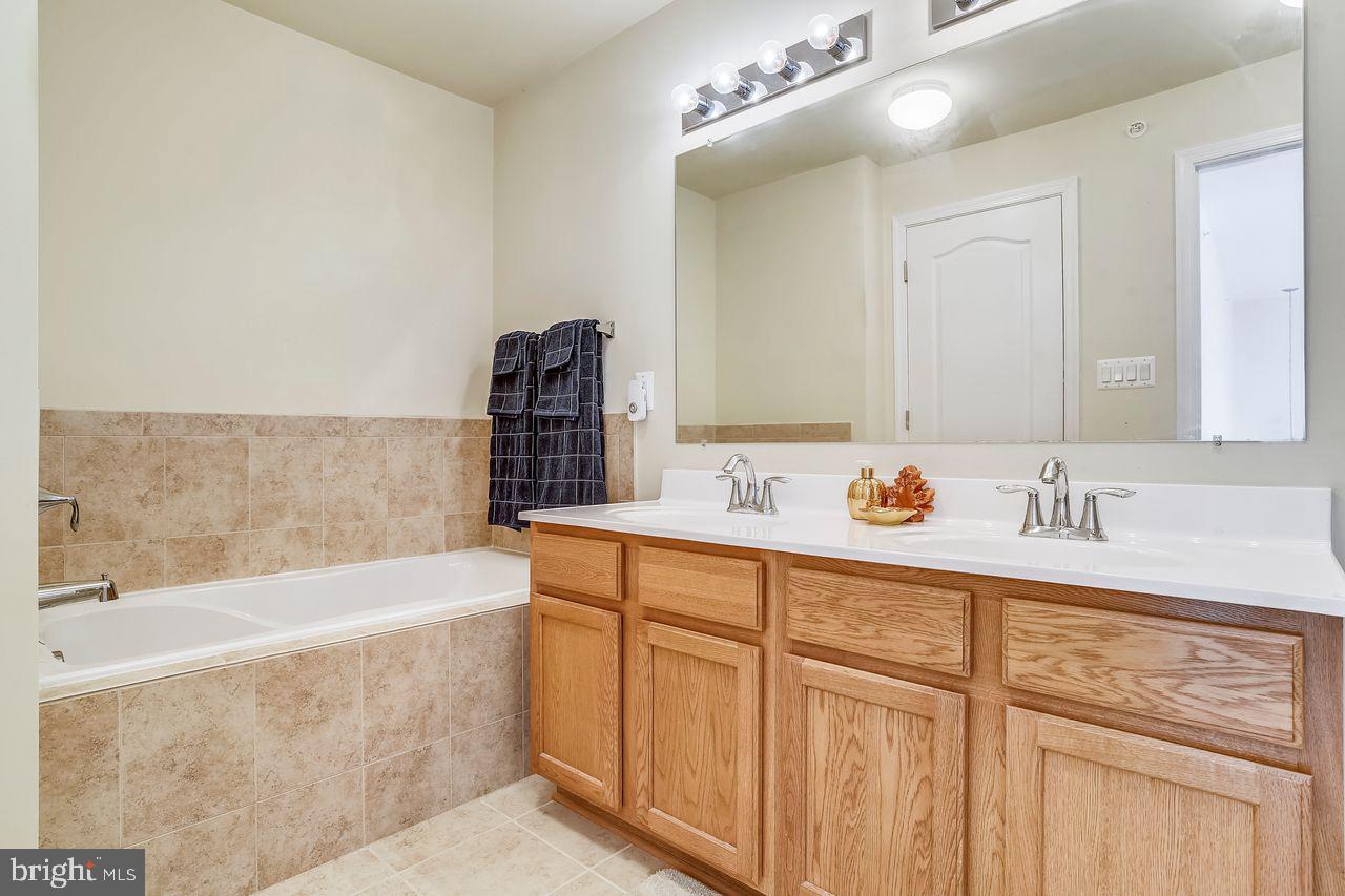 CHATSWORTH VILLAGE CONDO - Residential