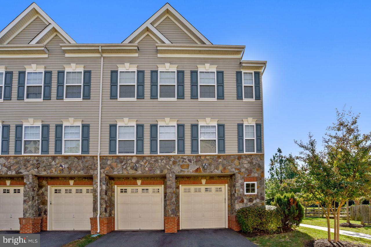 CHATSWORTH VILLAGE CONDO - Residential