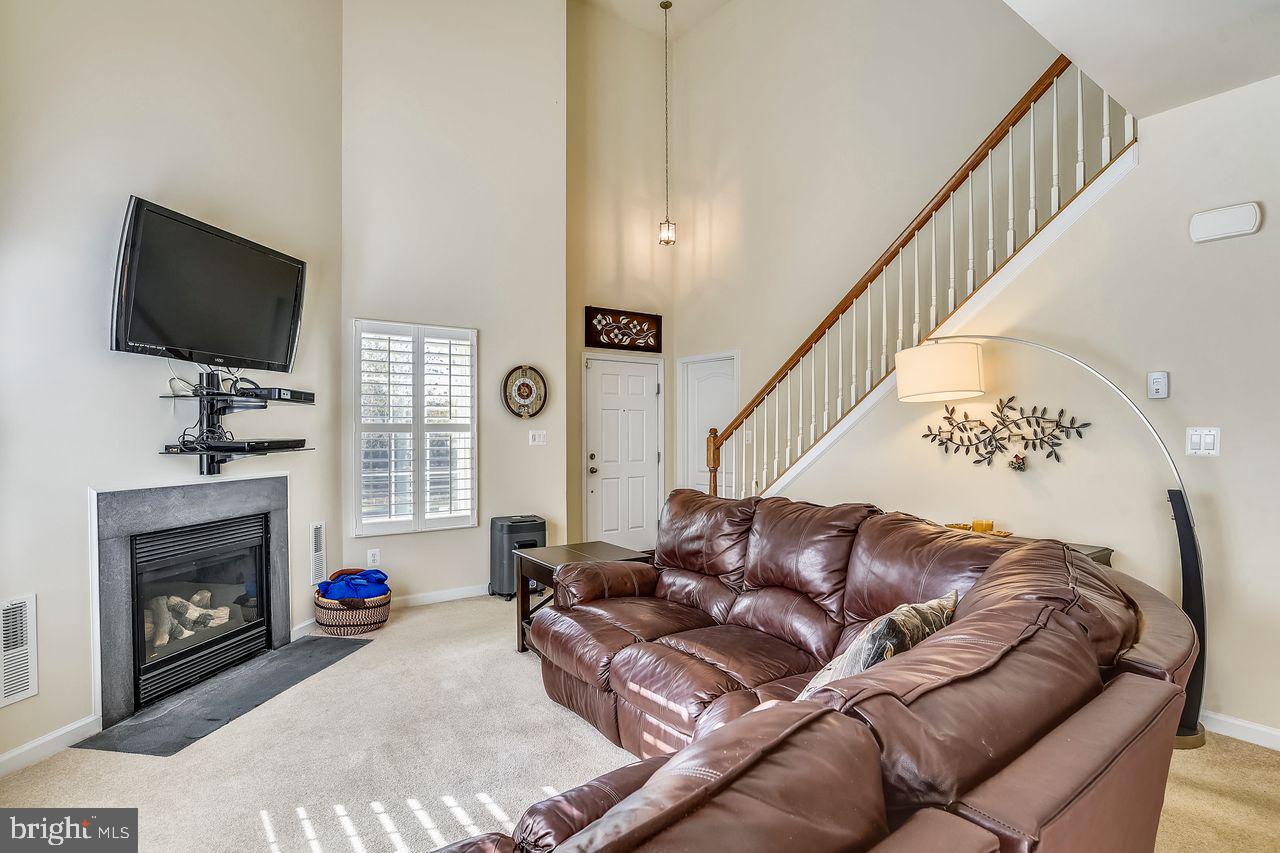 CHATSWORTH VILLAGE CONDO - Residential