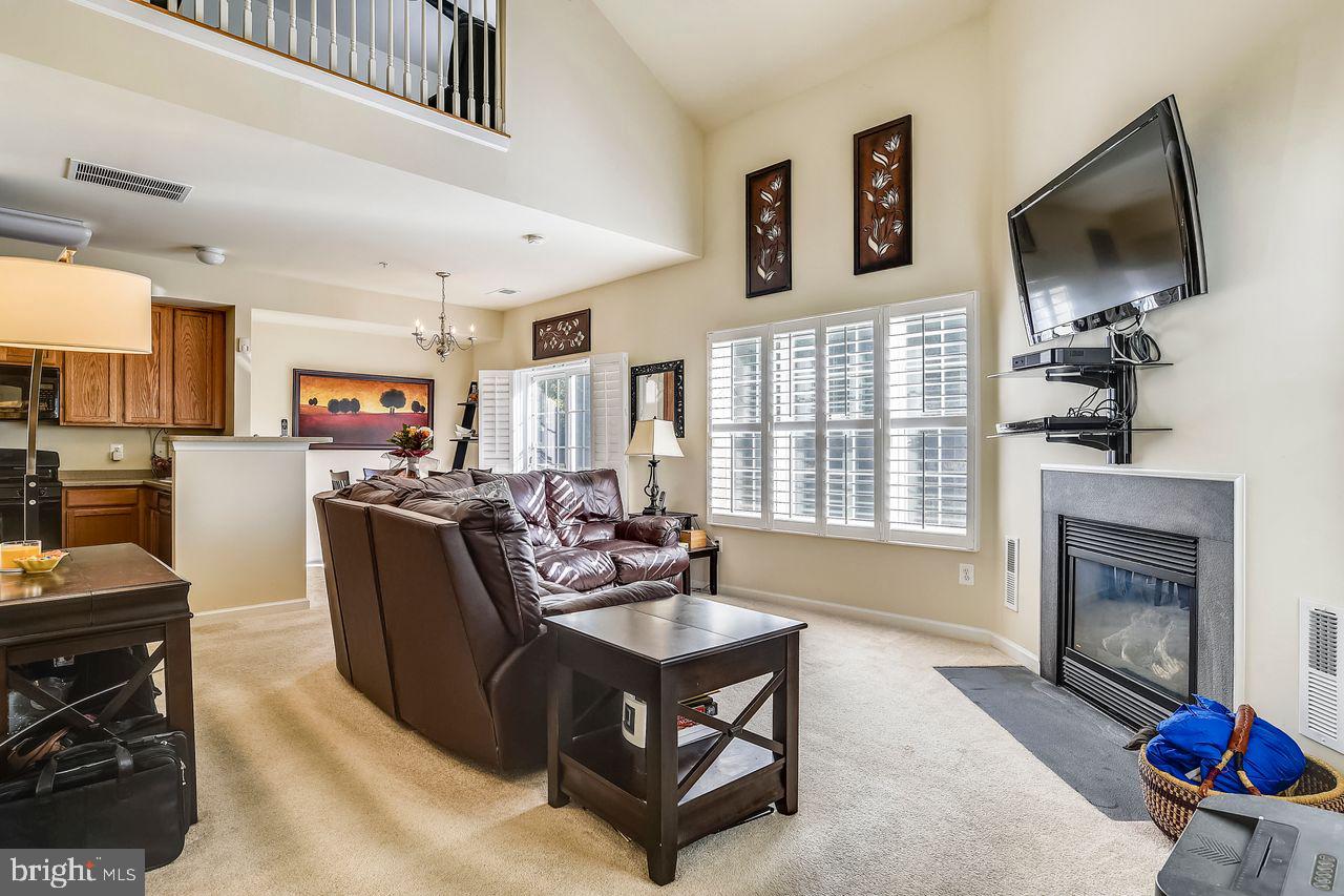 CHATSWORTH VILLAGE CONDO - Residential