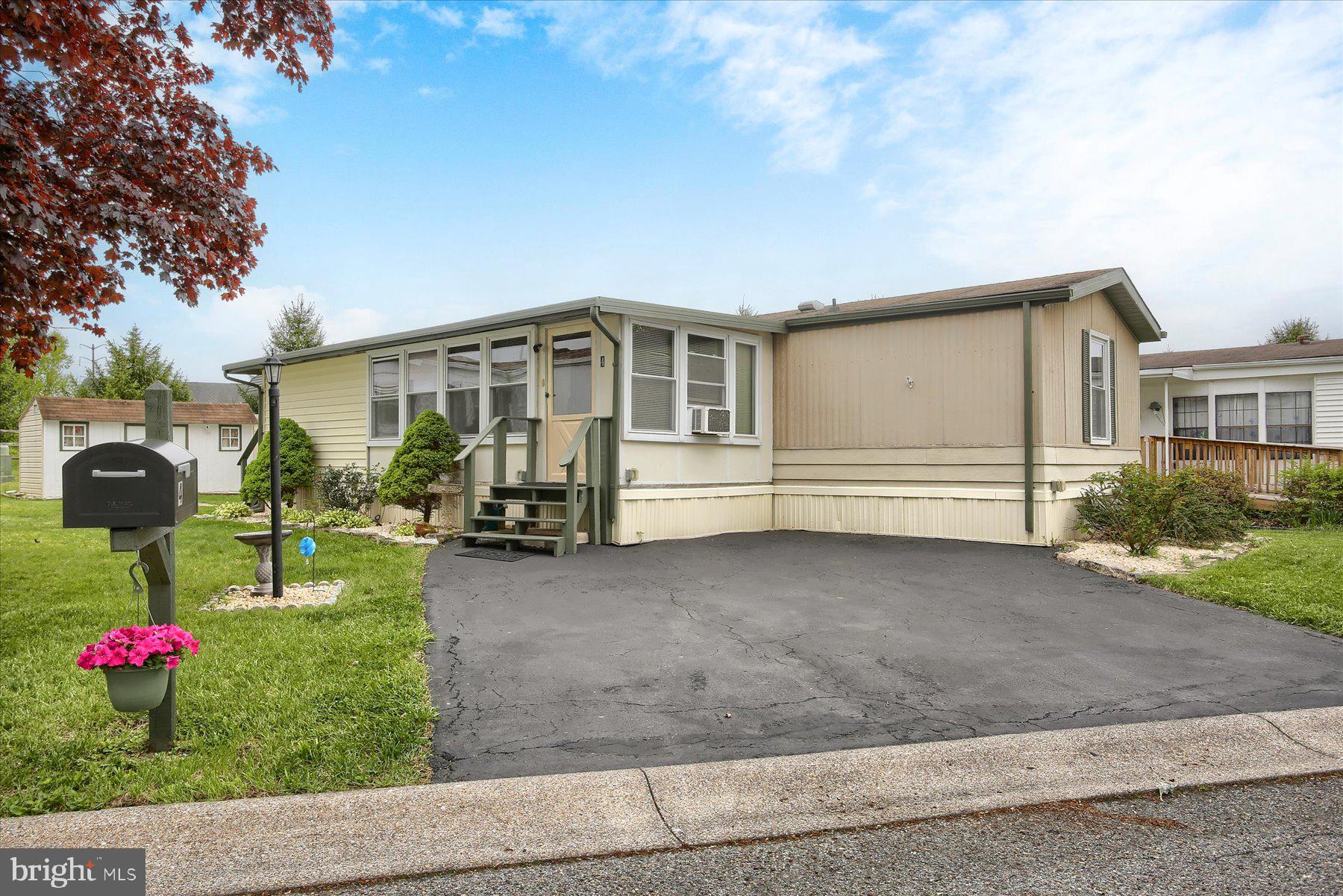 COUNTRY MANOR FARMS - Residential