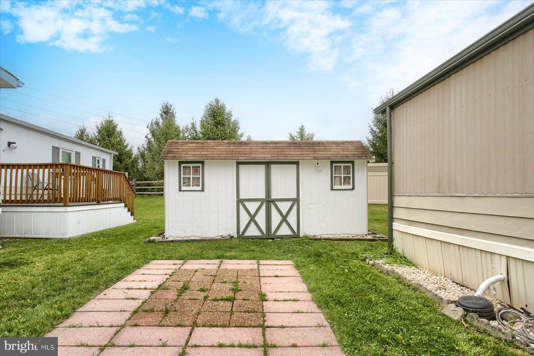 COUNTRY MANOR FARMS - Residential