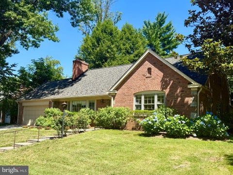 Photo of 5910 Overlea Road, BETHESDA, MD 20816 (MLS # MDMC2242492)
