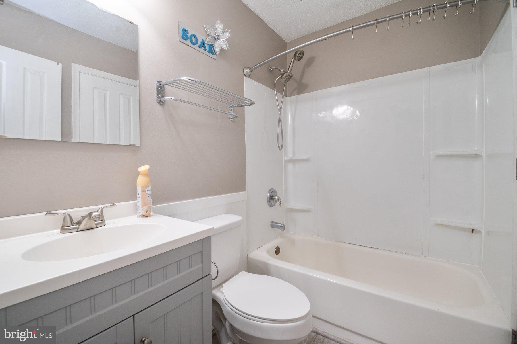 CARROLLWOOD MANOR - Residential