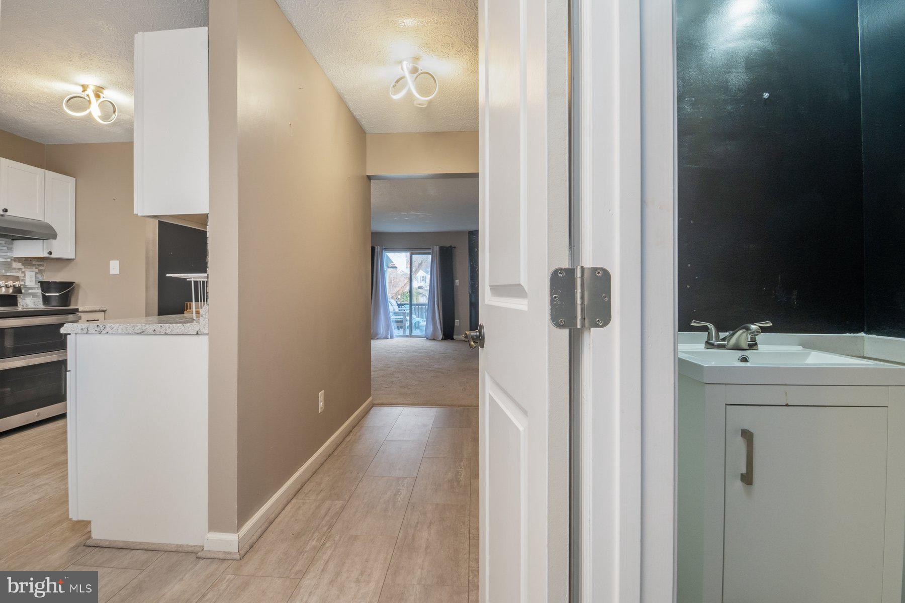 CARROLLWOOD MANOR - Residential