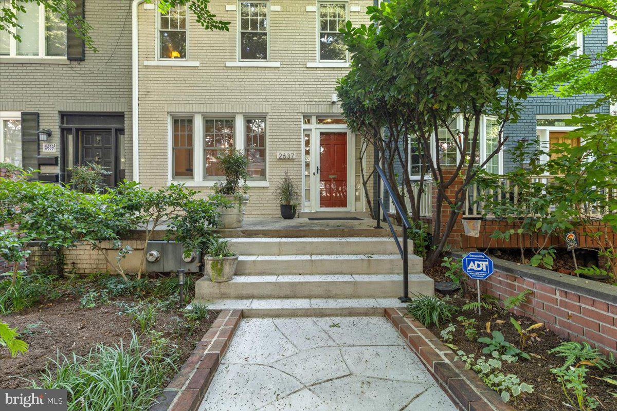 2637 WOODLEY PLACE NW