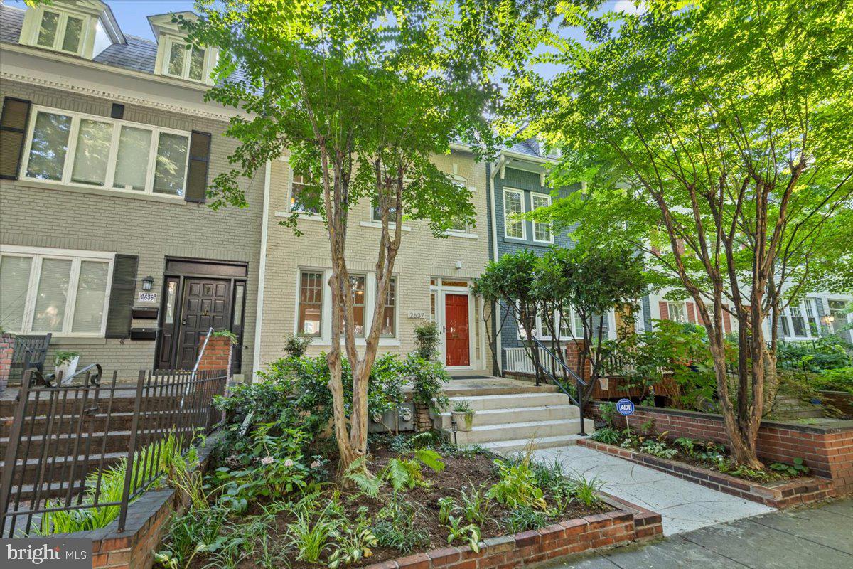 2637 WOODLEY PLACE NW