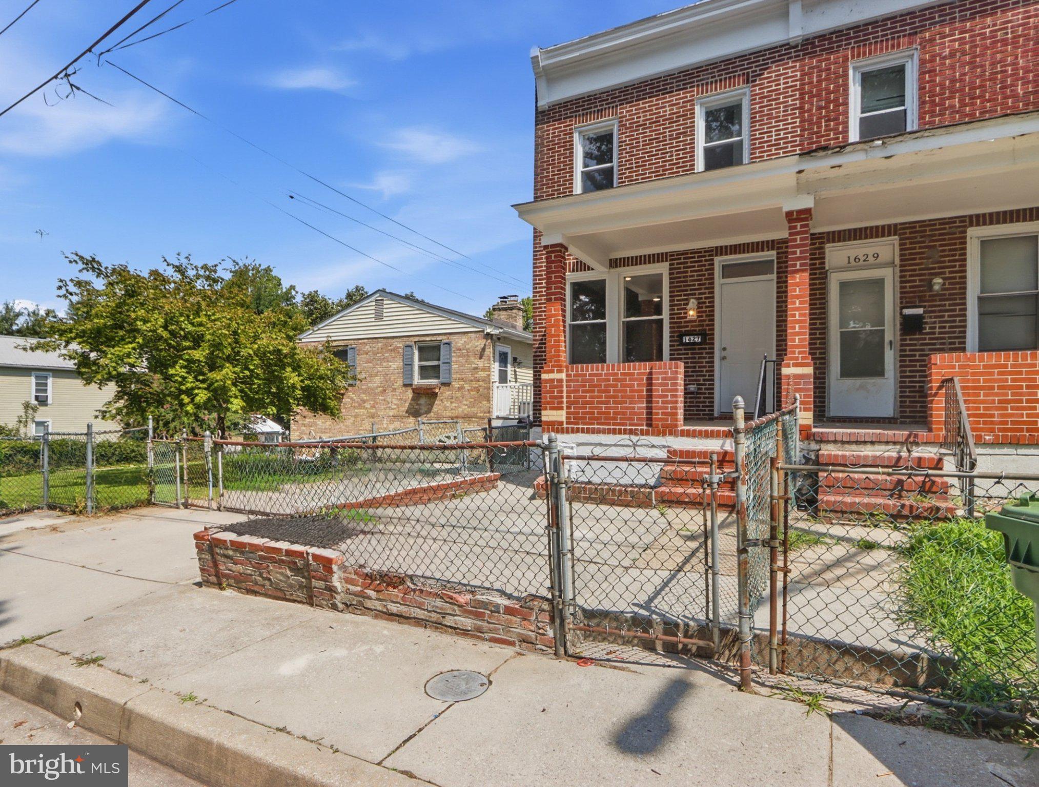1627 SPENCE STREET