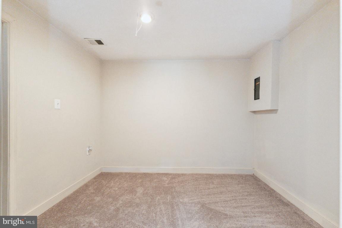 DALE CITY - Residential Lease