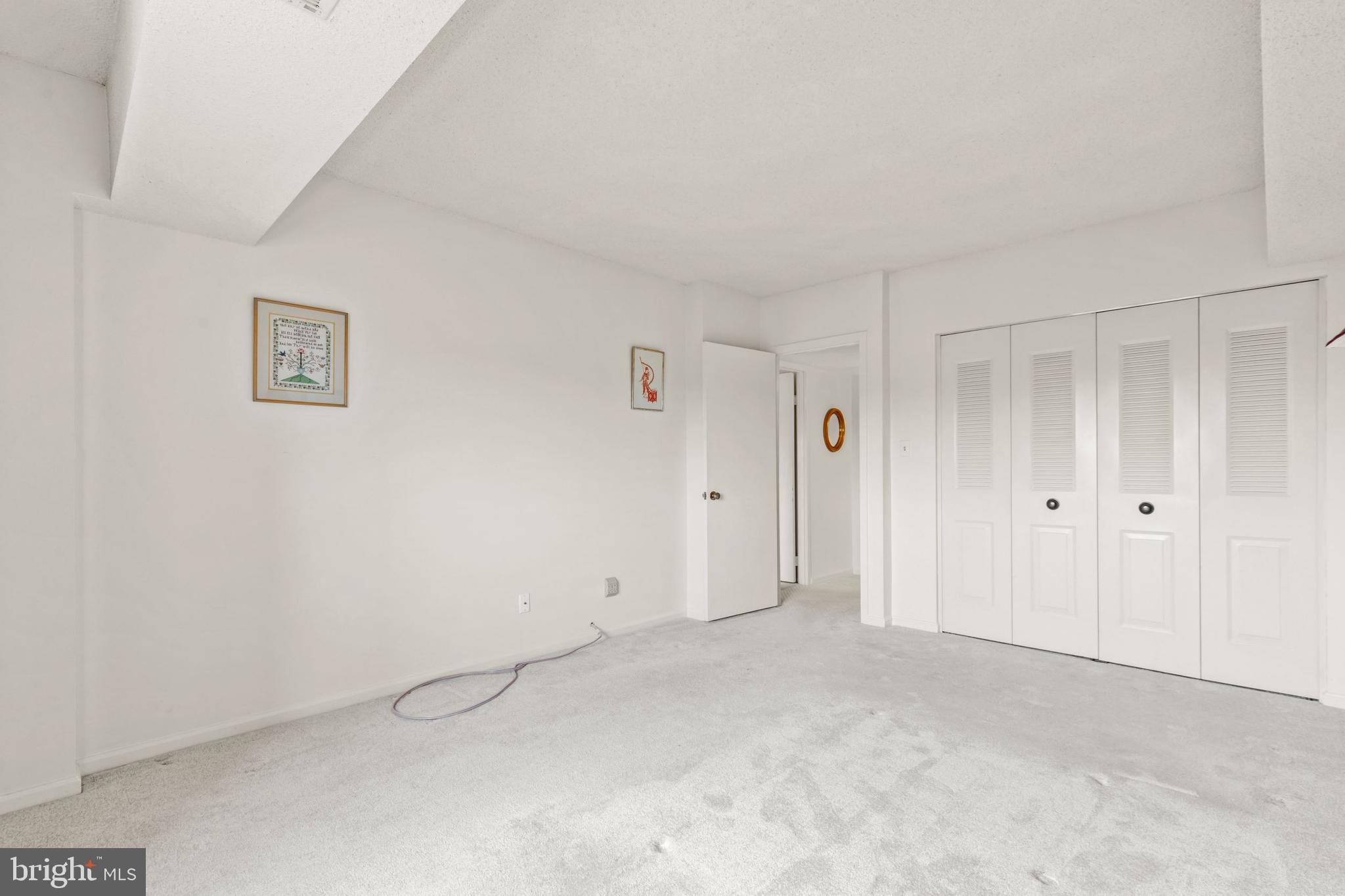 SKYLINE HOUSE - Residential