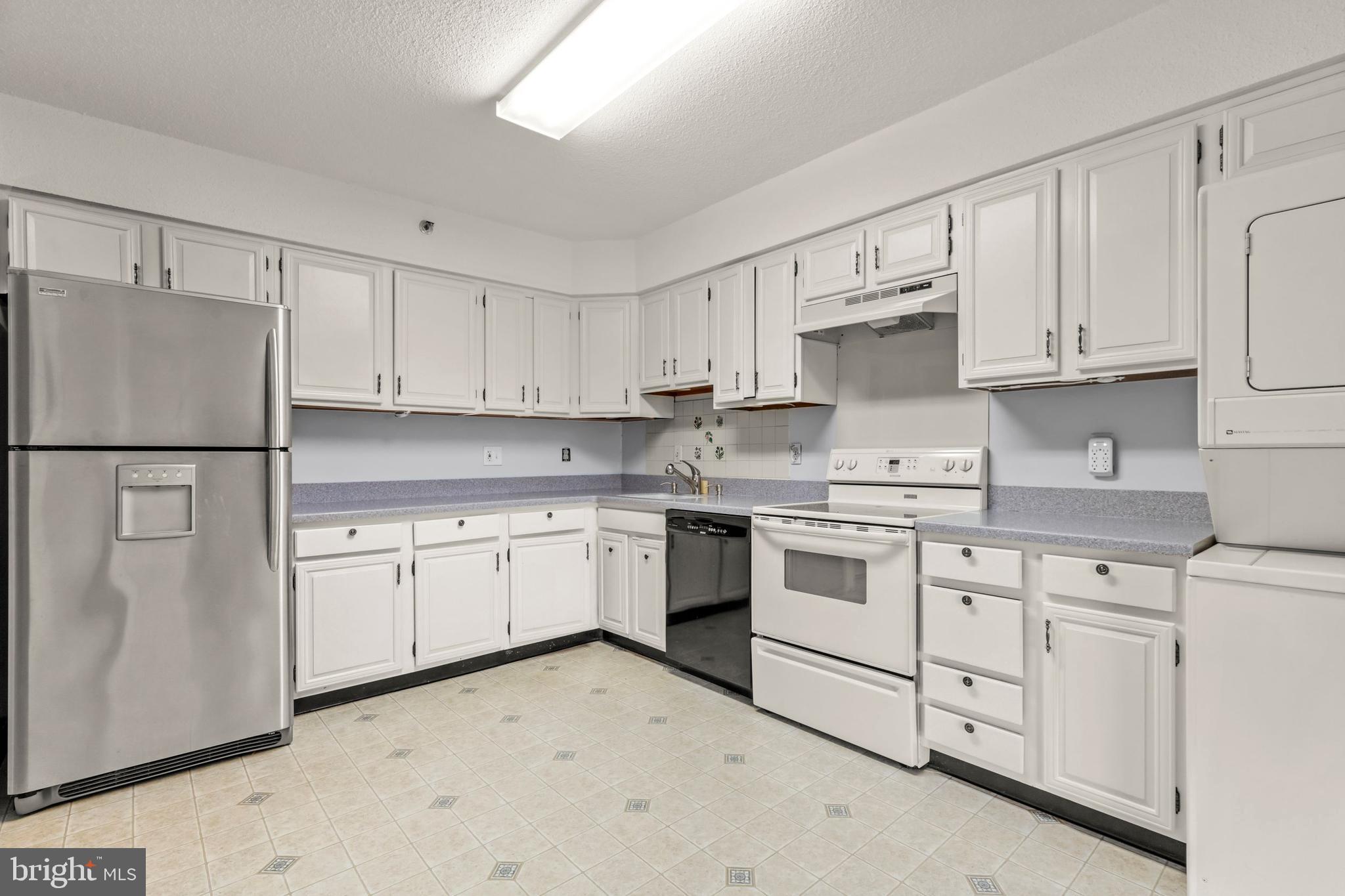 SKYLINE HOUSE - Residential