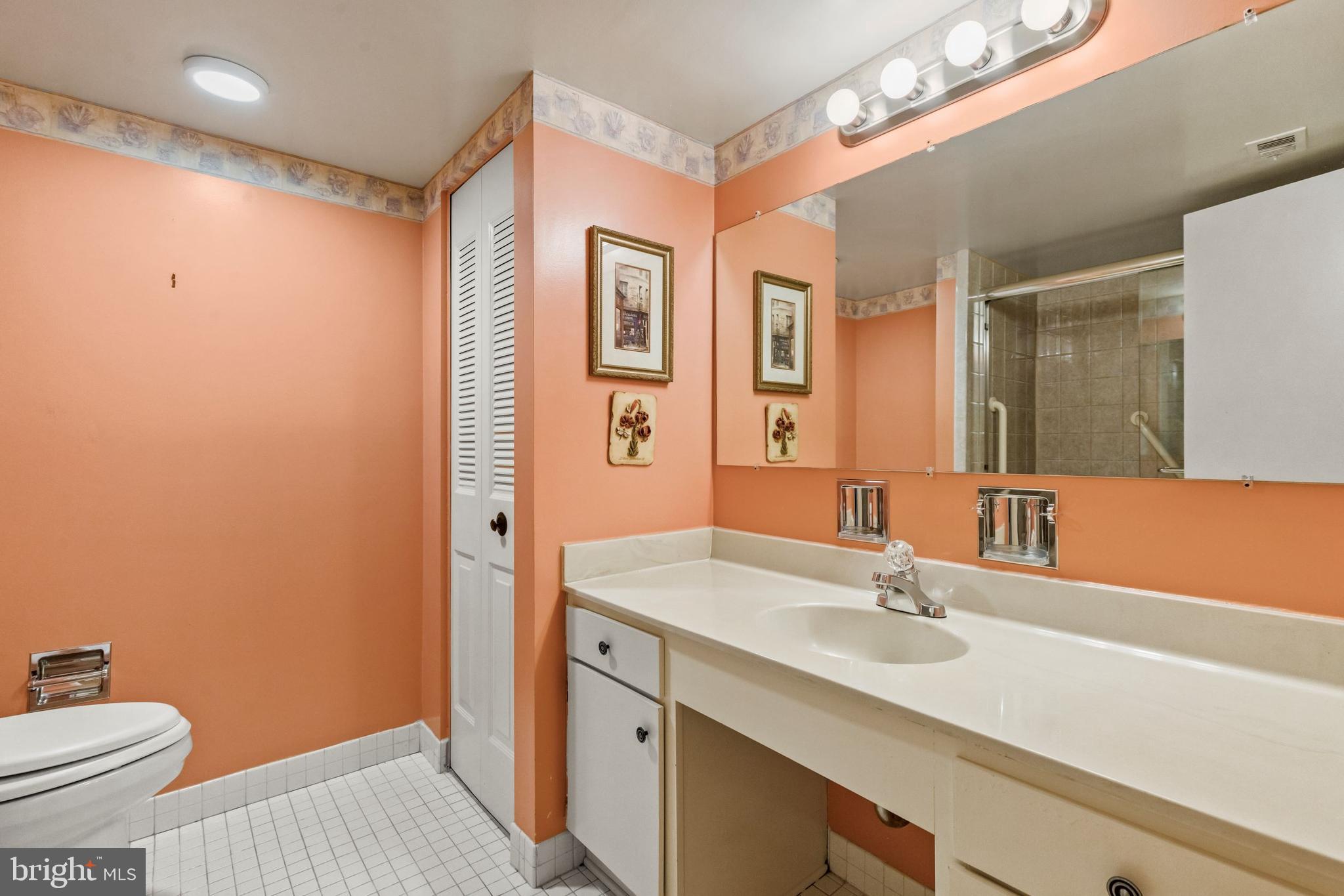 SKYLINE HOUSE - Residential