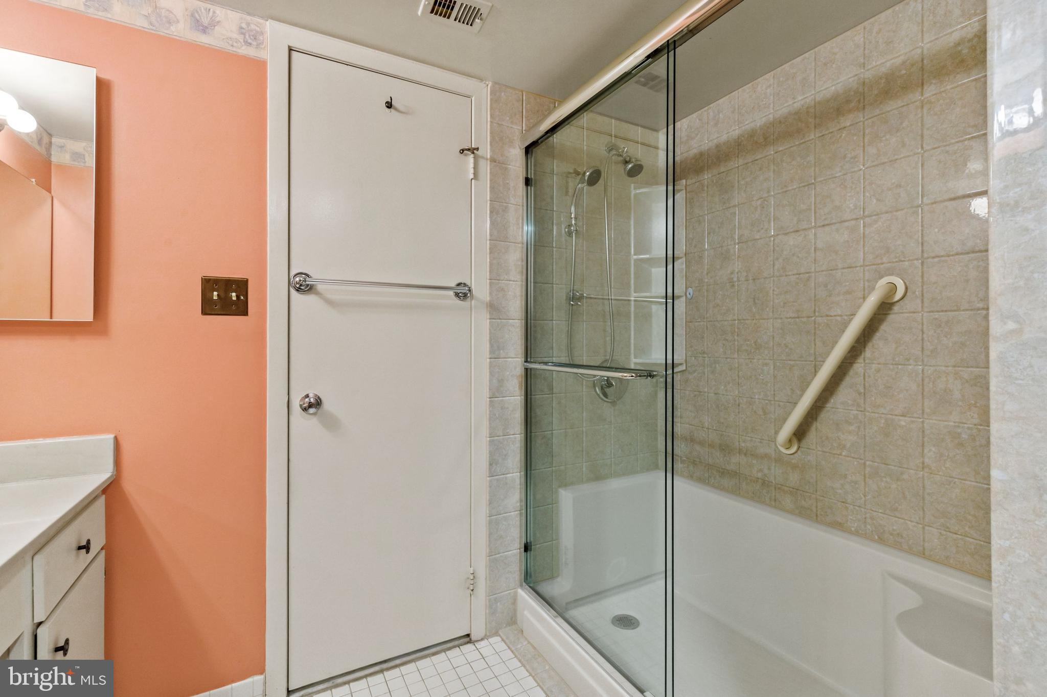 SKYLINE HOUSE - Residential