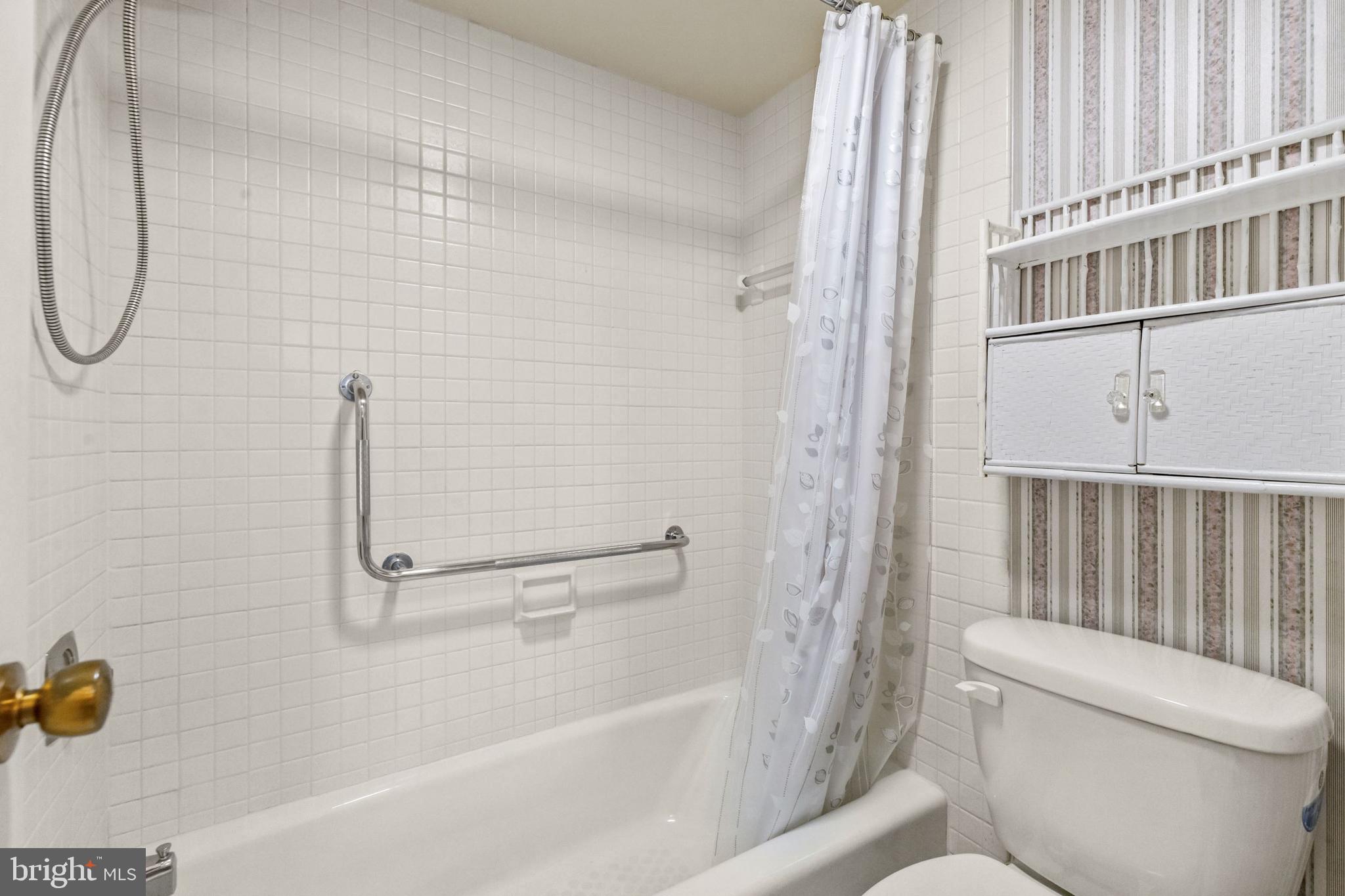 SKYLINE HOUSE - Residential