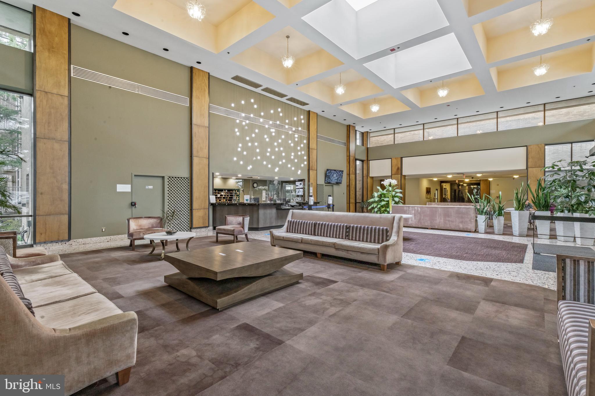 SKYLINE HOUSE - Residential