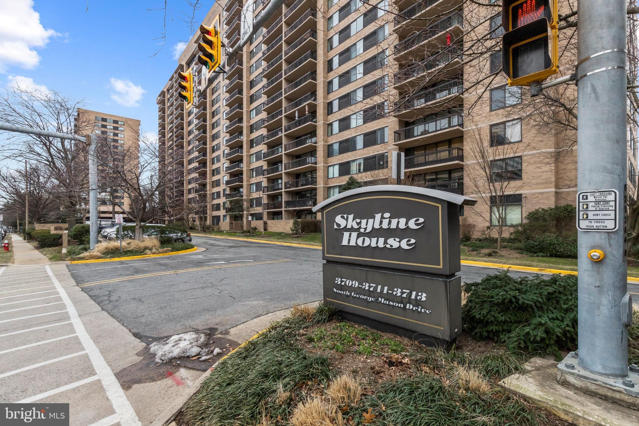 SKYLINE HOUSE - Residential